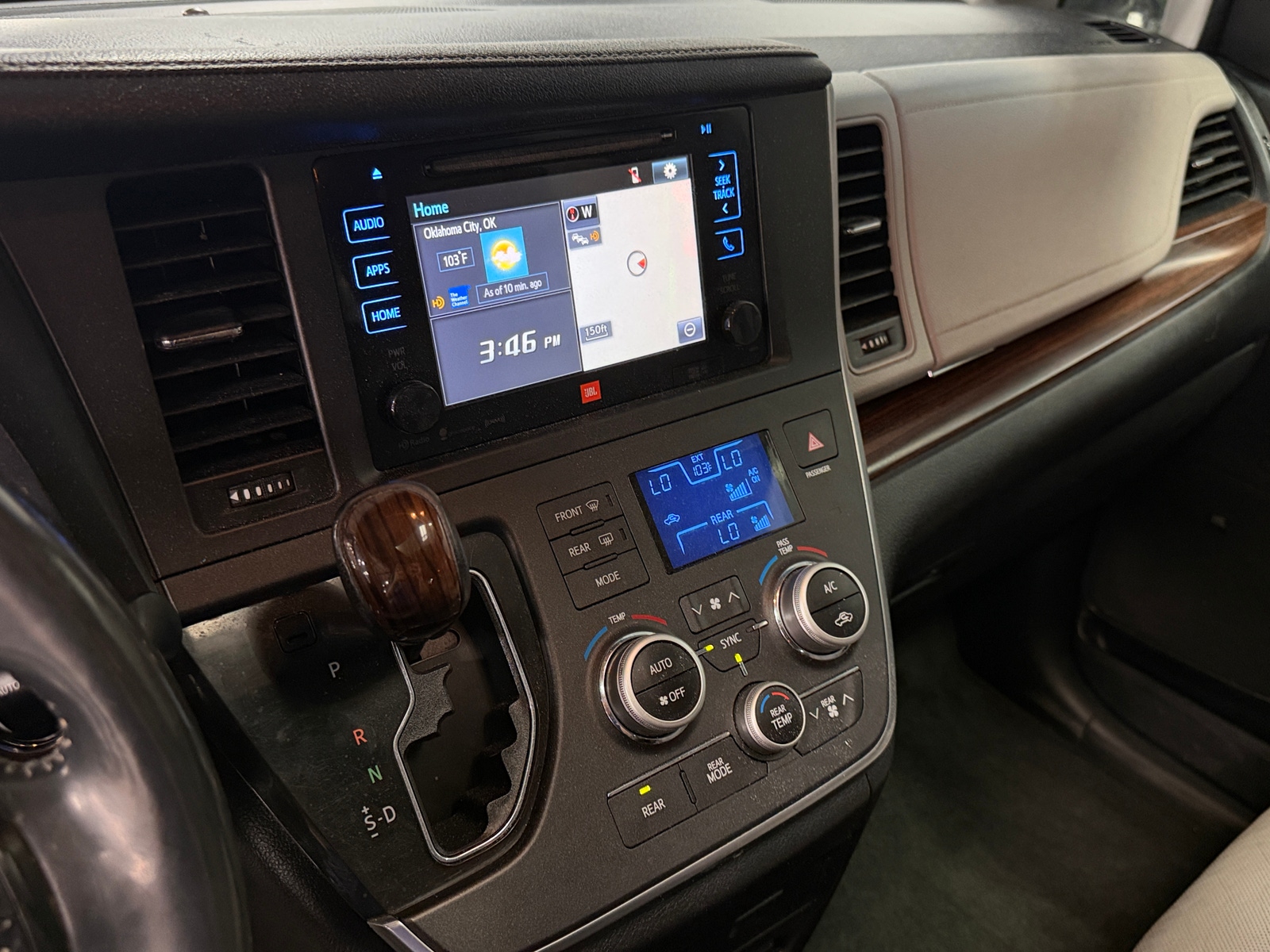 Thumbnail: 2017 Toyota Sienna - 3