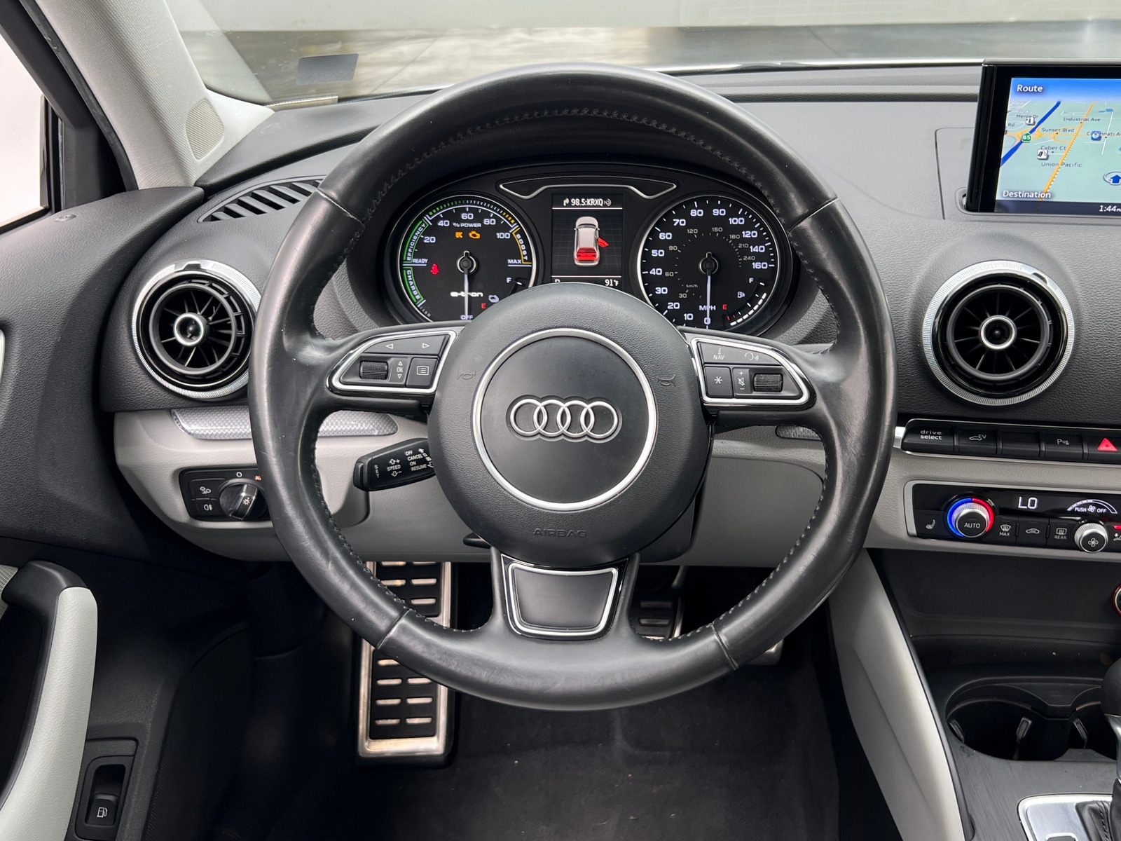 Thumbnail: 2016 Audi A3 e-tron - 4