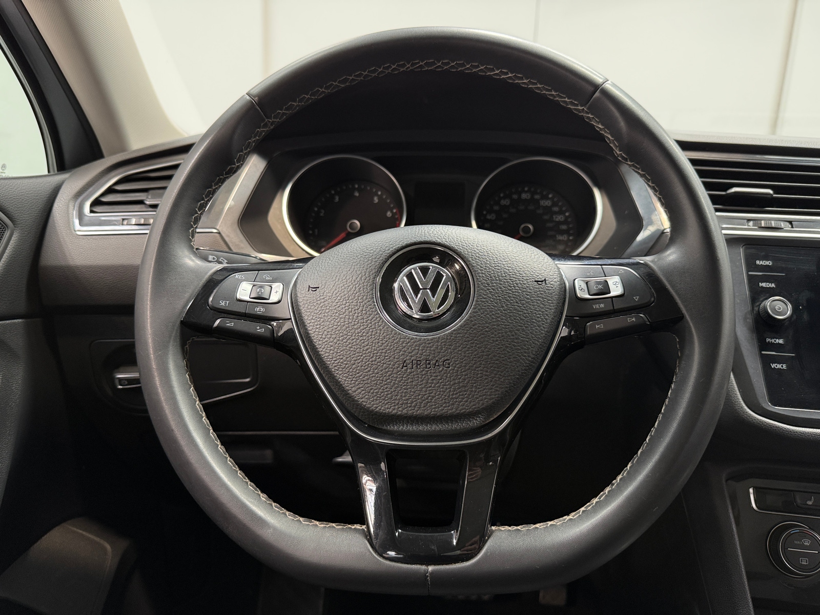 Thumbnail: 2021 Volkswagen Tiguan - 4