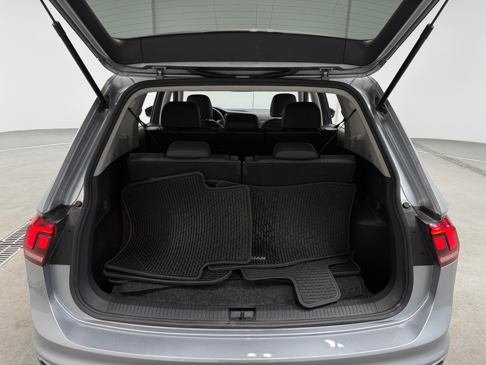 Thumbnail: 2021 Volkswagen Tiguan - 6
