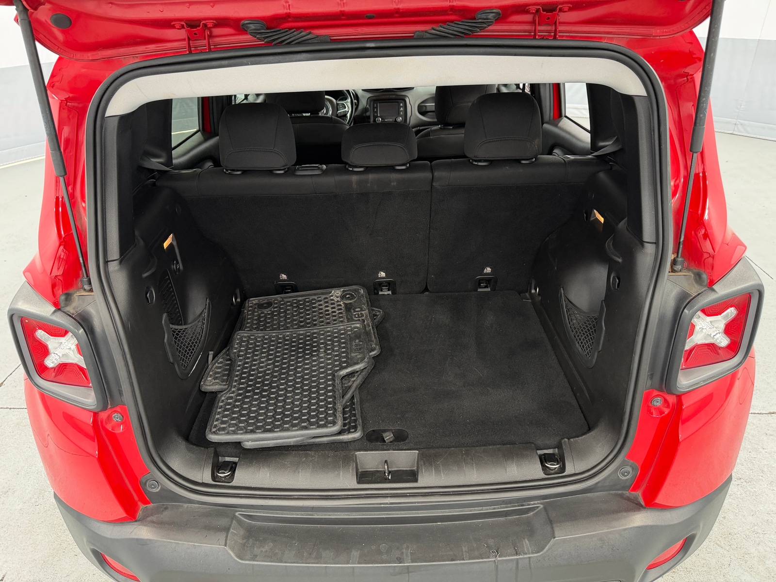 Thumbnail: 2016 Jeep Renegade - 7