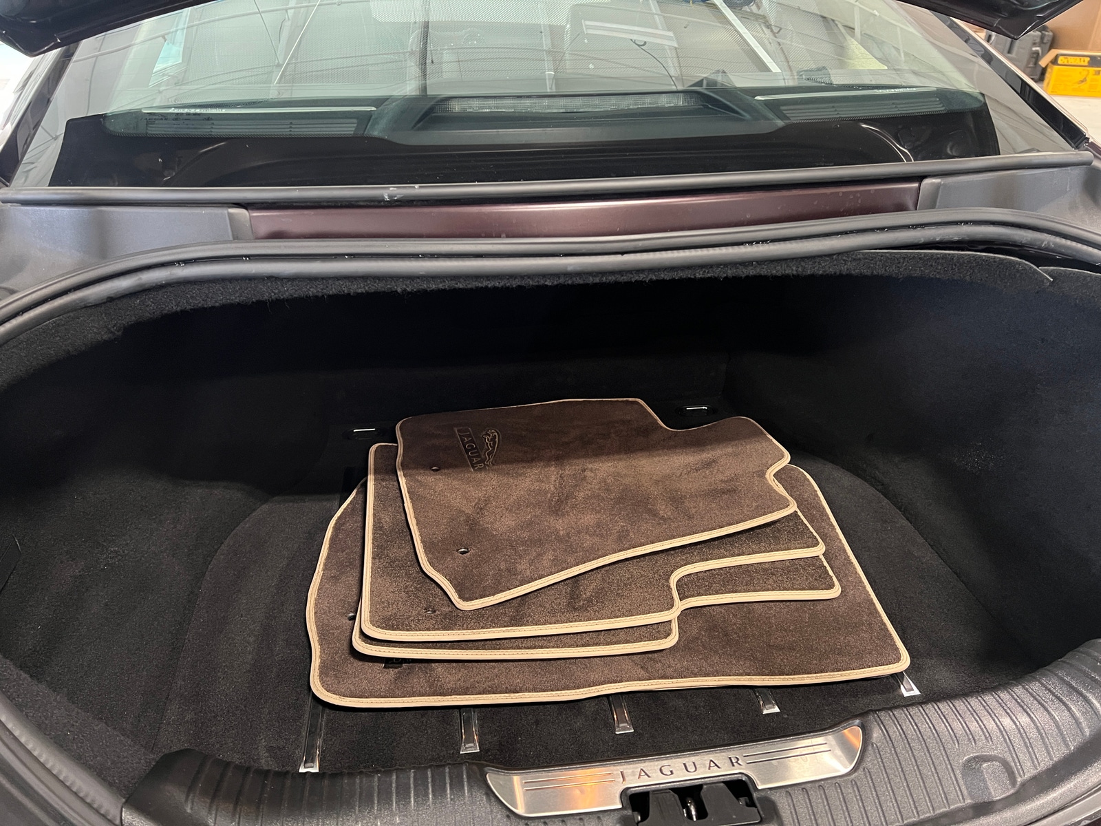 Thumbnail: 2011 Jaguar XJ - 6