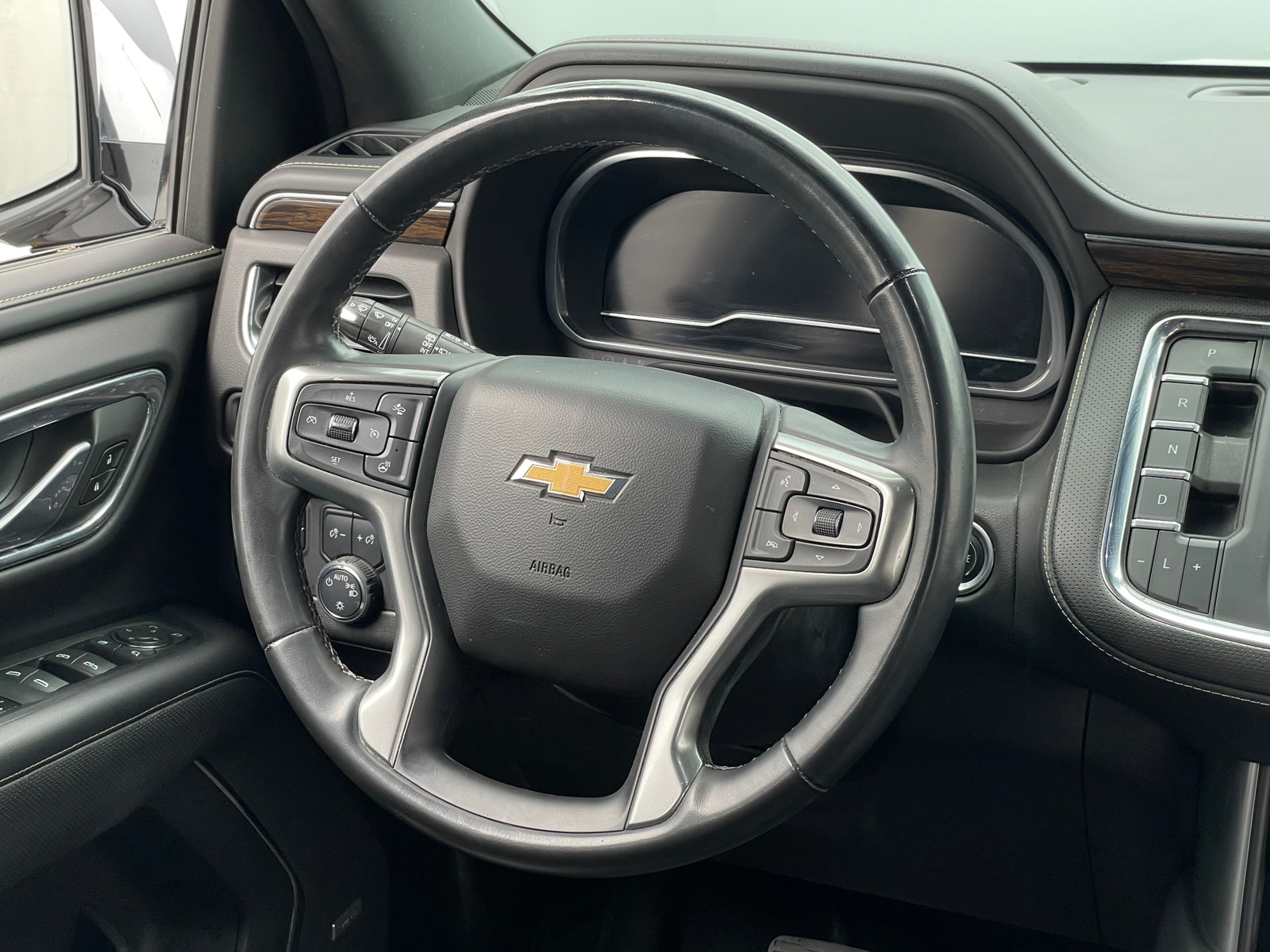 Thumbnail: 2023 Chevrolet Suburban - 4