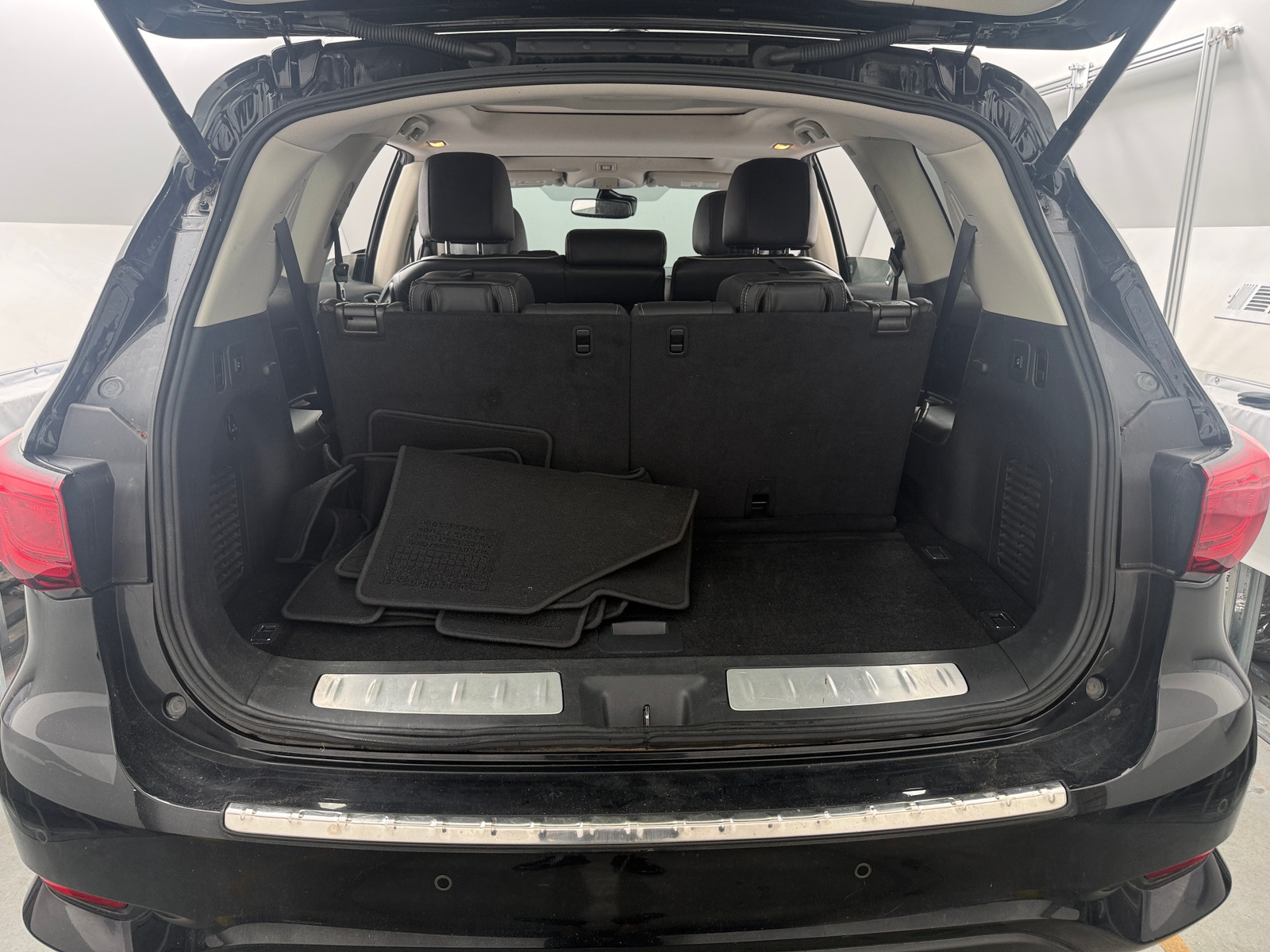 Thumbnail: 2017 INFINITI QX60 - 6