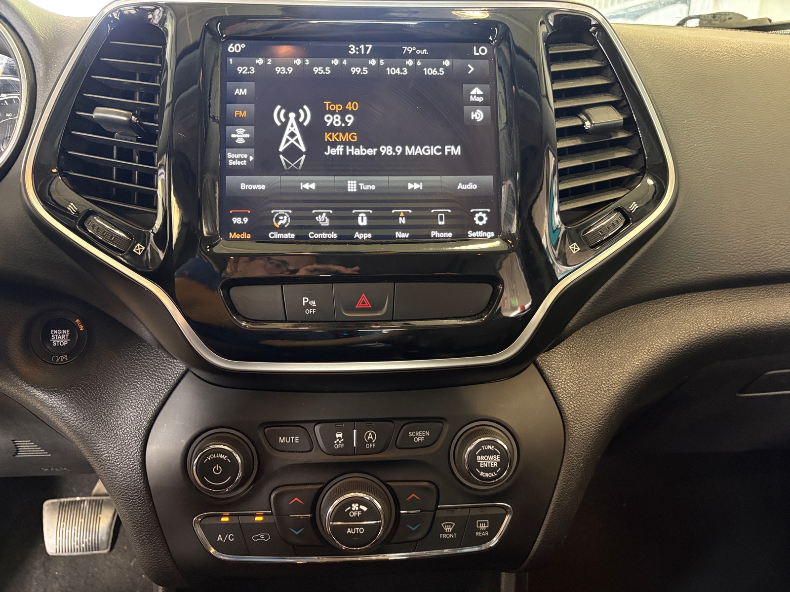Thumbnail: 2020 Jeep Cherokee - 3