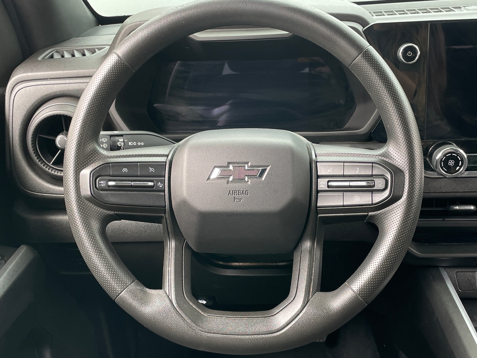 Thumbnail: 2023 Chevrolet Colorado - 5