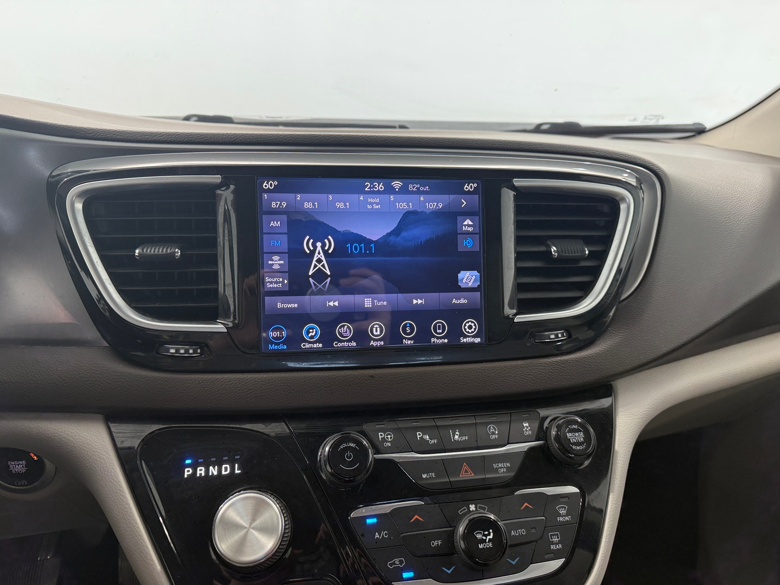 Thumbnail: 2019 Chrysler Pacifica - 3