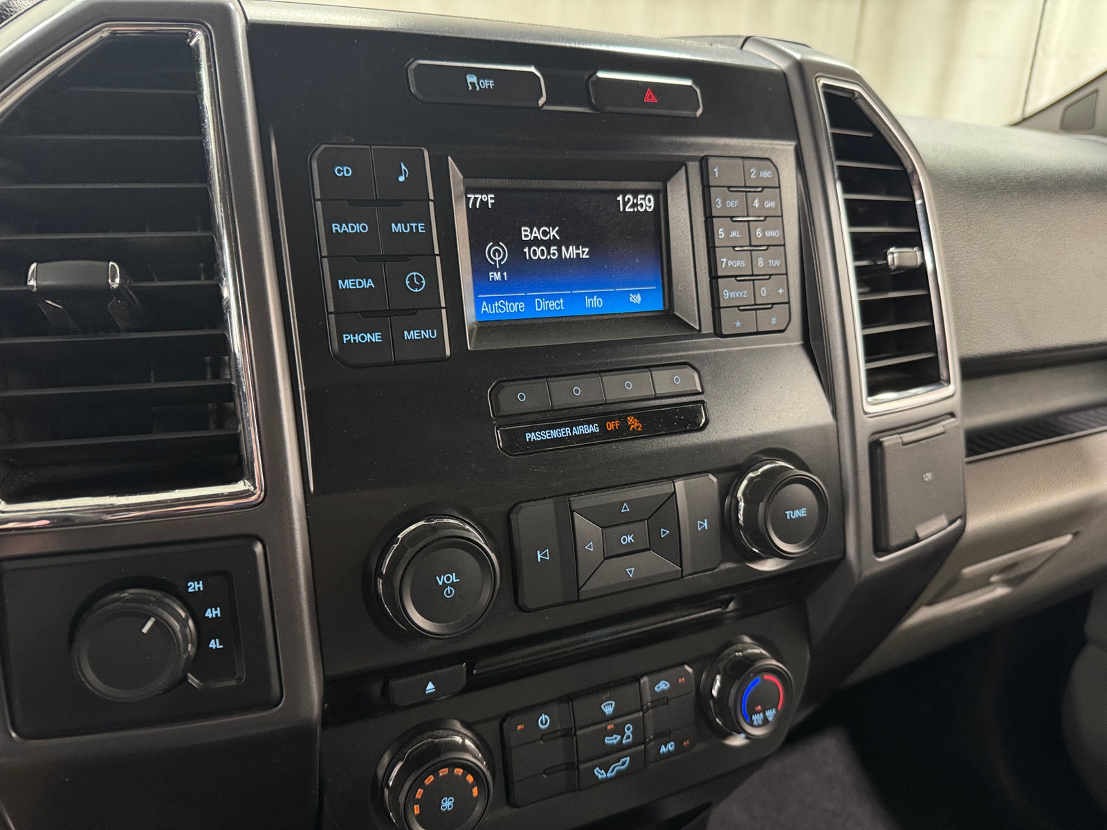 Thumbnail: 2015 Ford Econoline - 4