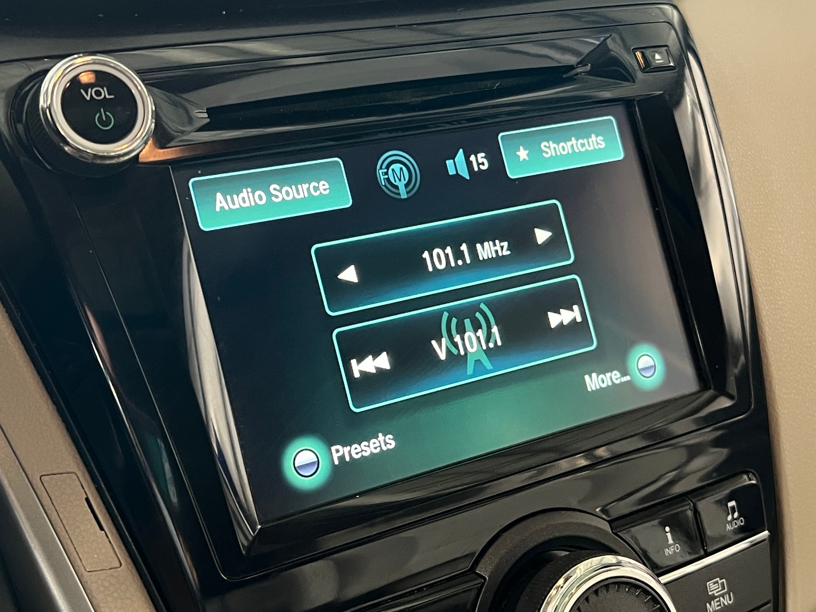 Thumbnail: 2015 Honda Odyssey - 3