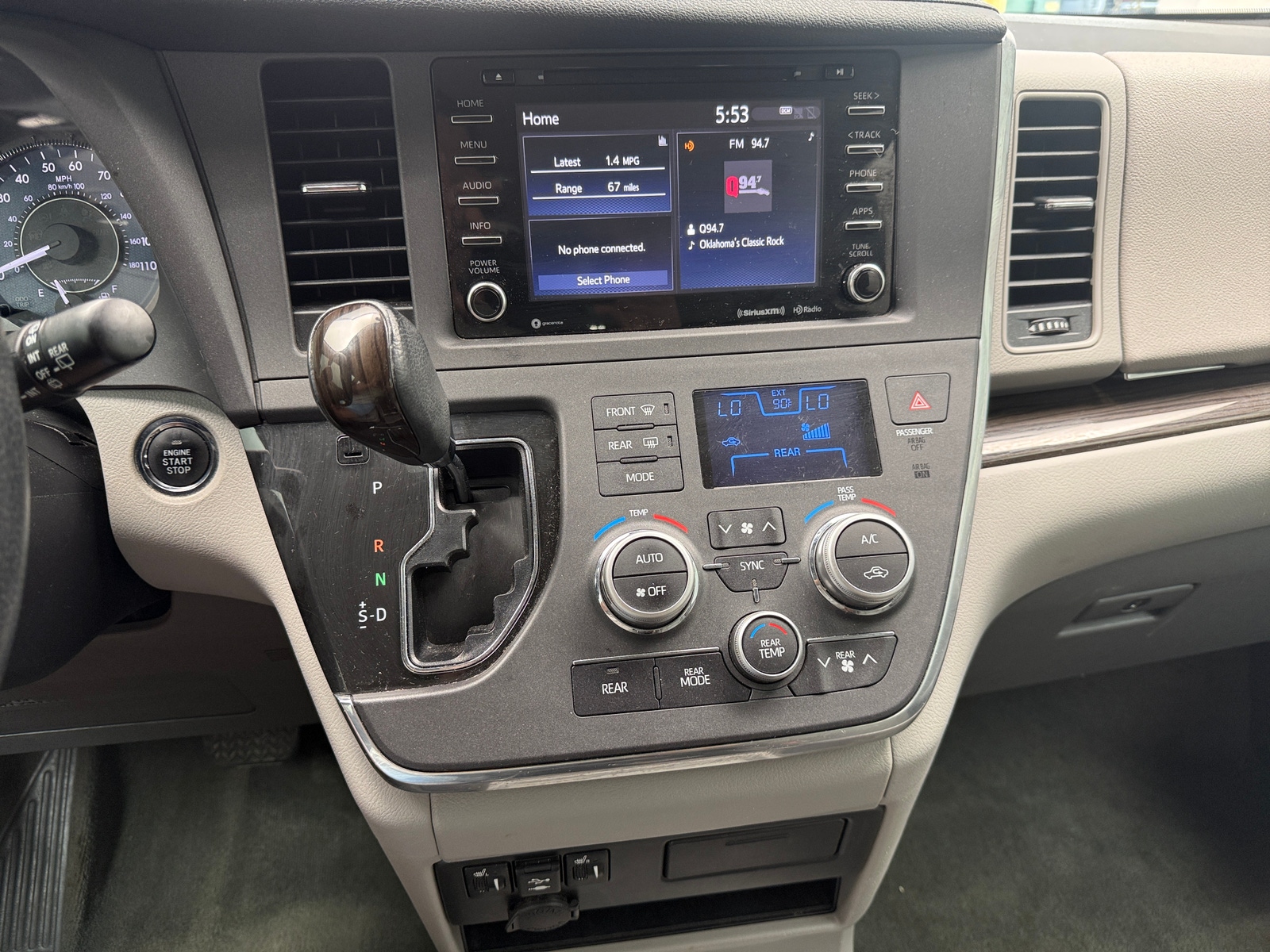 Thumbnail: 2018 Toyota Sienna - 3