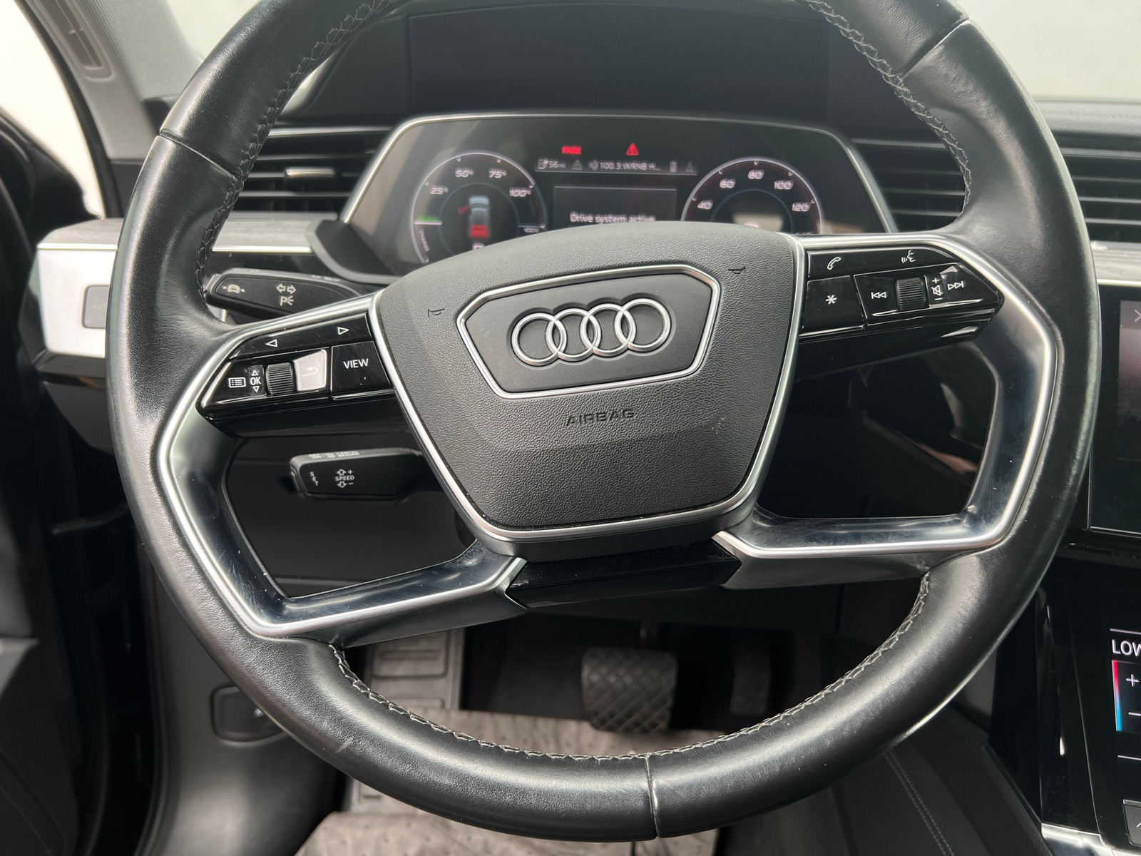 Thumbnail: 2021 Audi e-tron - 4