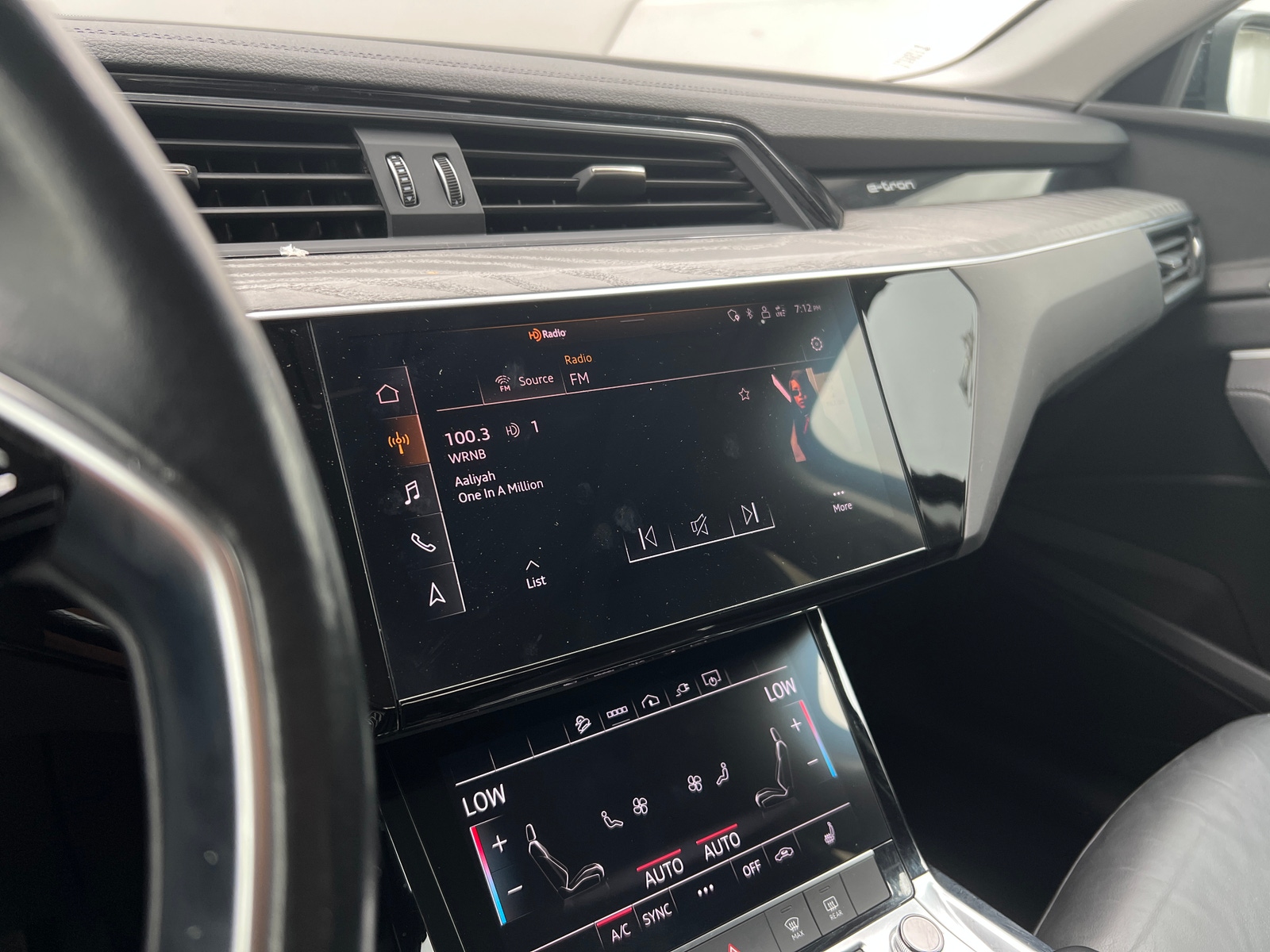 Thumbnail: 2021 Audi e-tron - 3