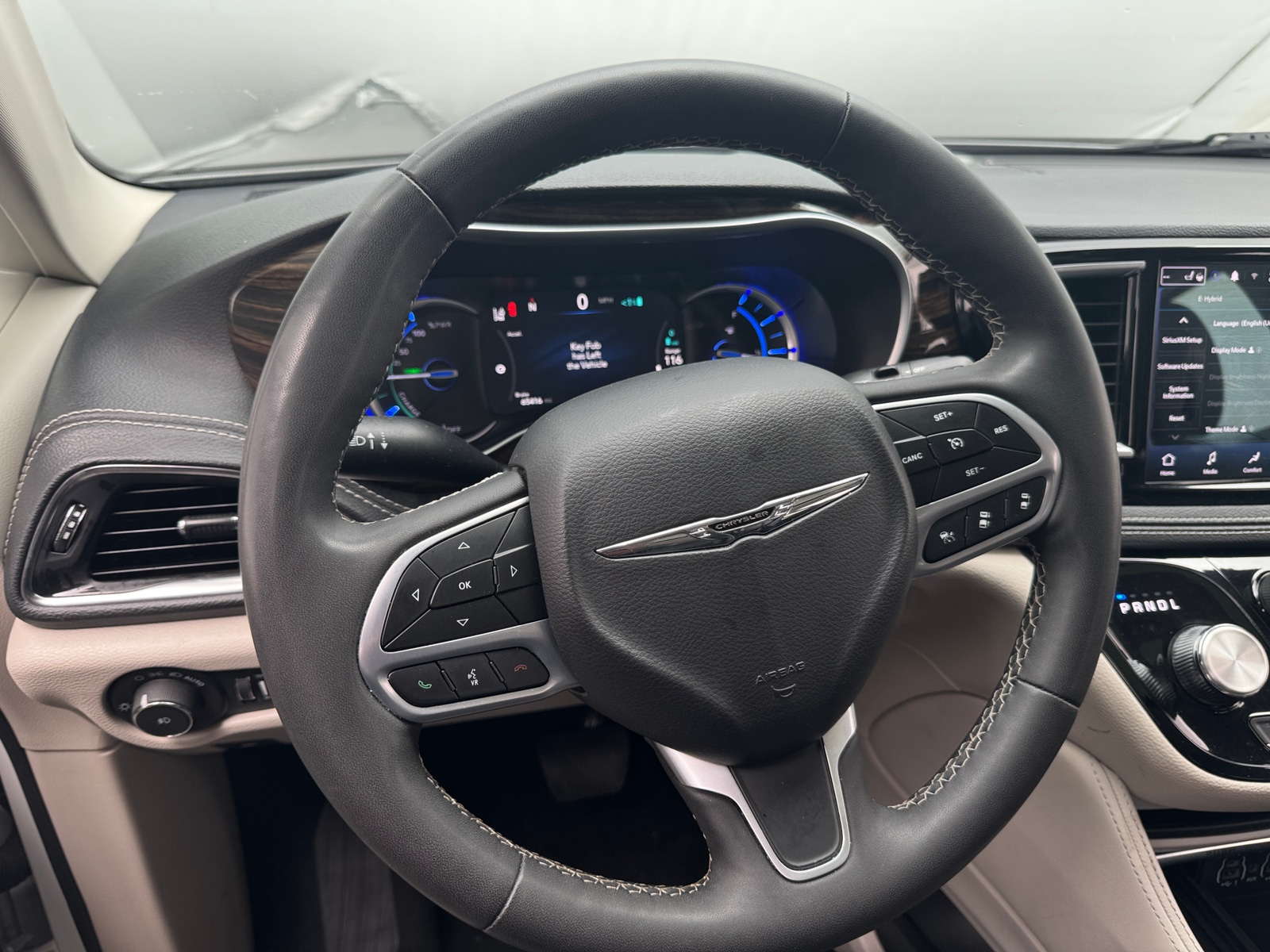 Thumbnail: 2023 Chrysler Pacifica - 4
