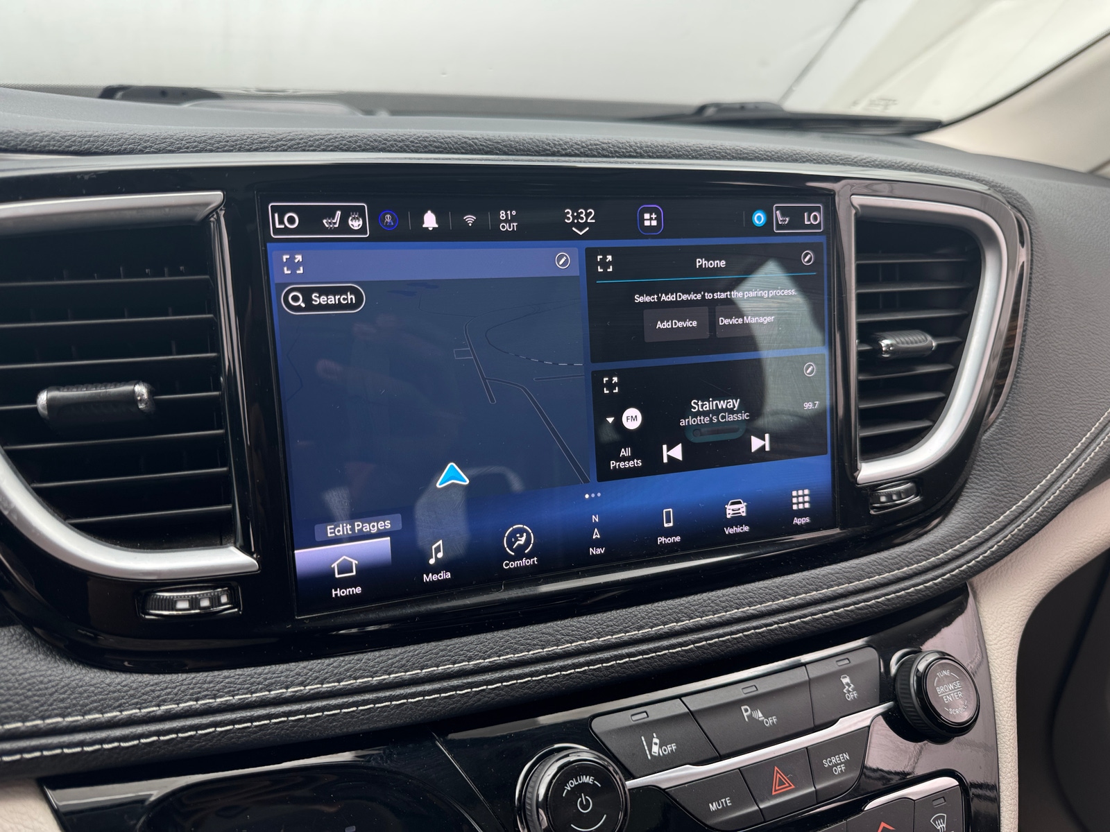 Thumbnail: 2023 Chrysler Pacifica - 3