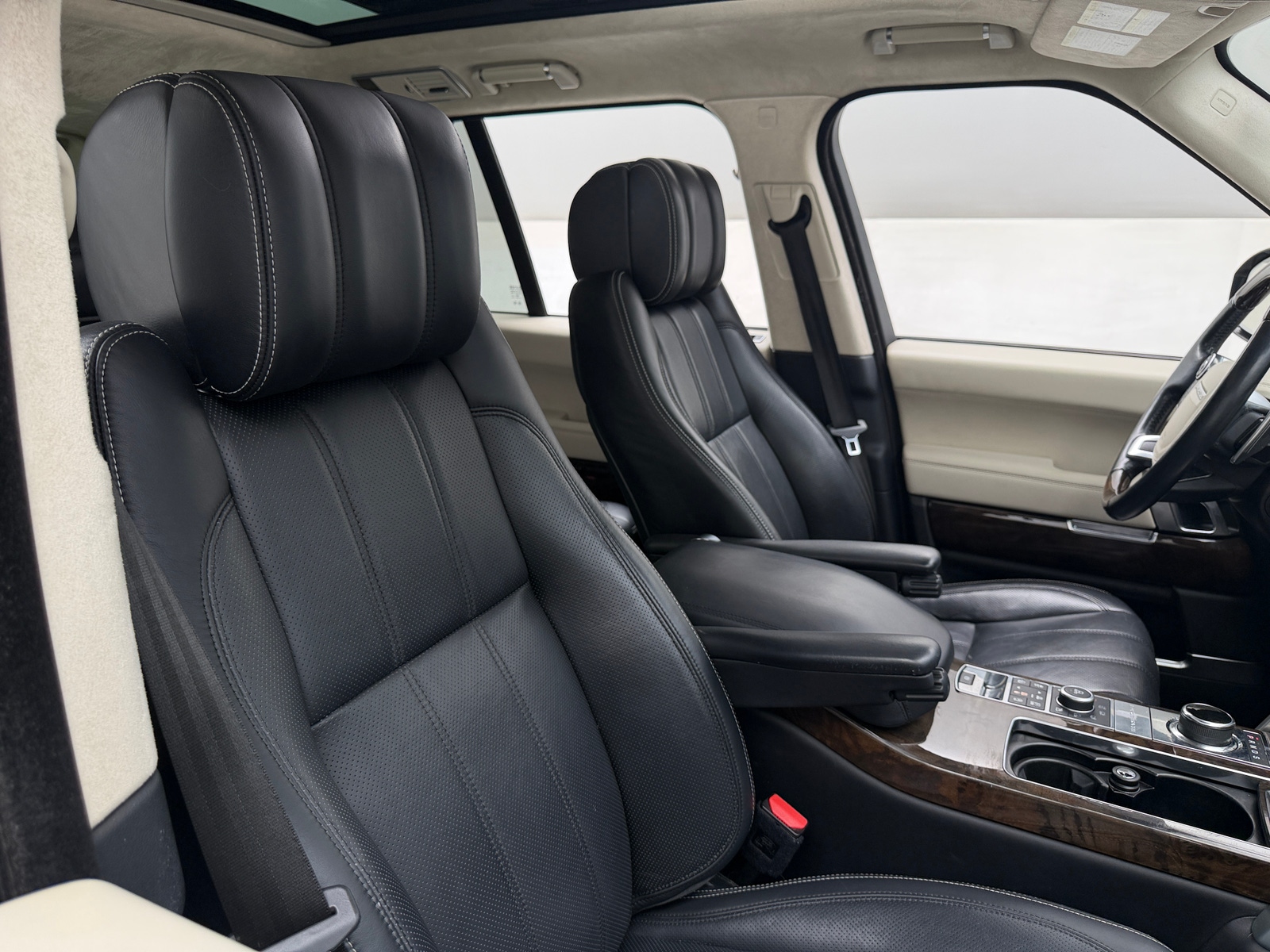 Thumbnail: 2017 Land Rover Range Rover - 2