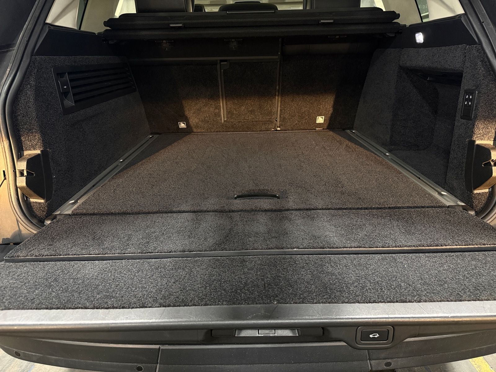 Thumbnail: 2017 Land Rover Range Rover - 7