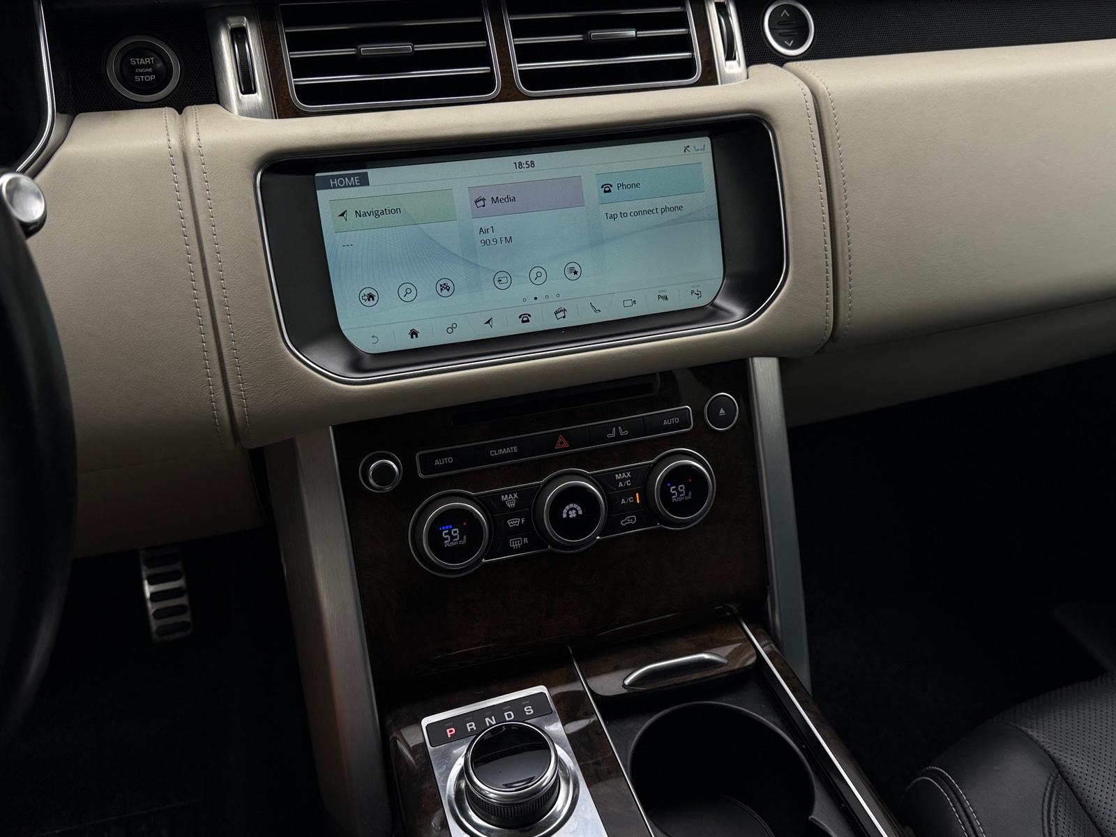 Thumbnail: 2017 Land Rover Range Rover - 4