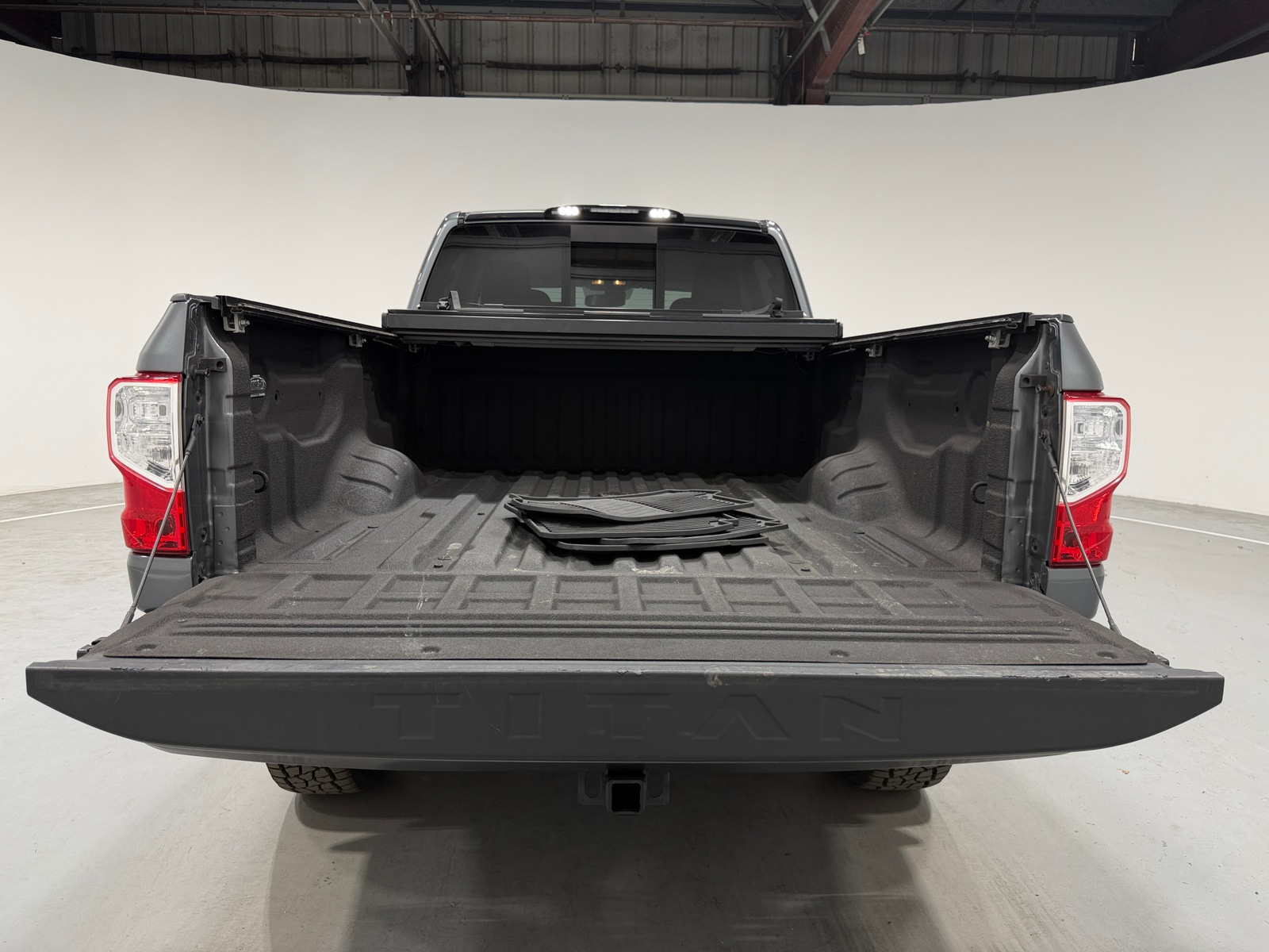 Thumbnail: 2017 Nissan Titan - 7