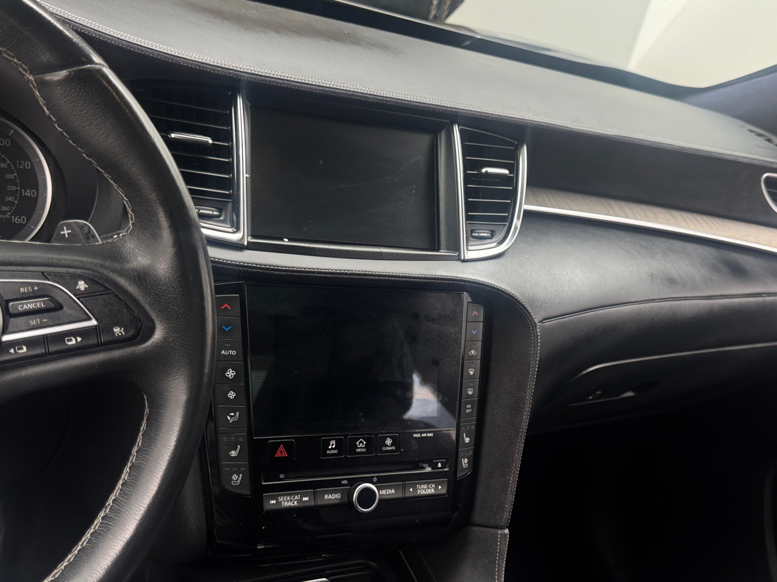Thumbnail: 2019 INFINITI QX50 - 3