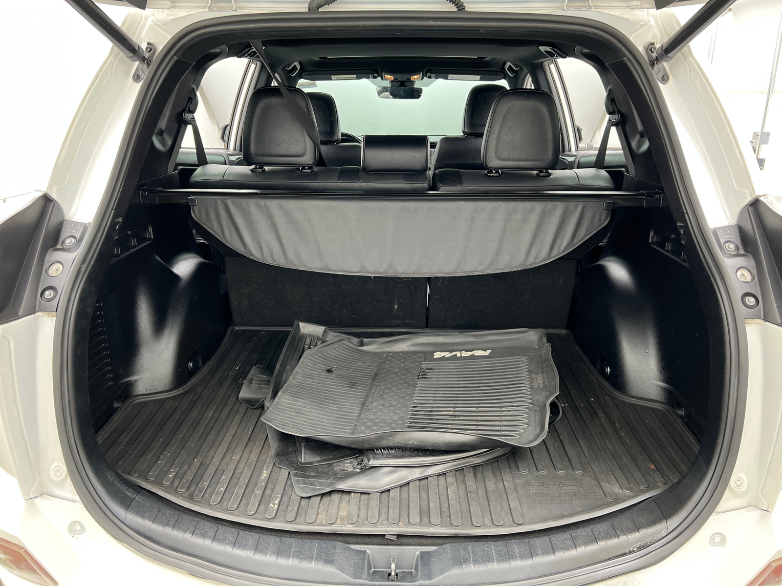 Thumbnail: 2018 Toyota RAV4 - 6