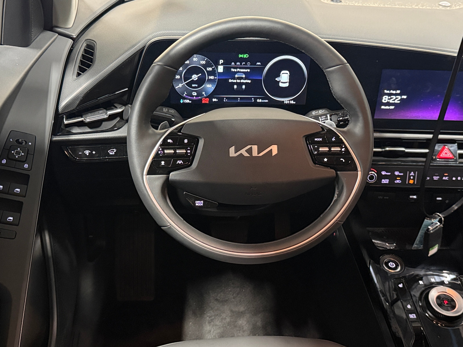 Thumbnail: 2023 Kia Niro - 4