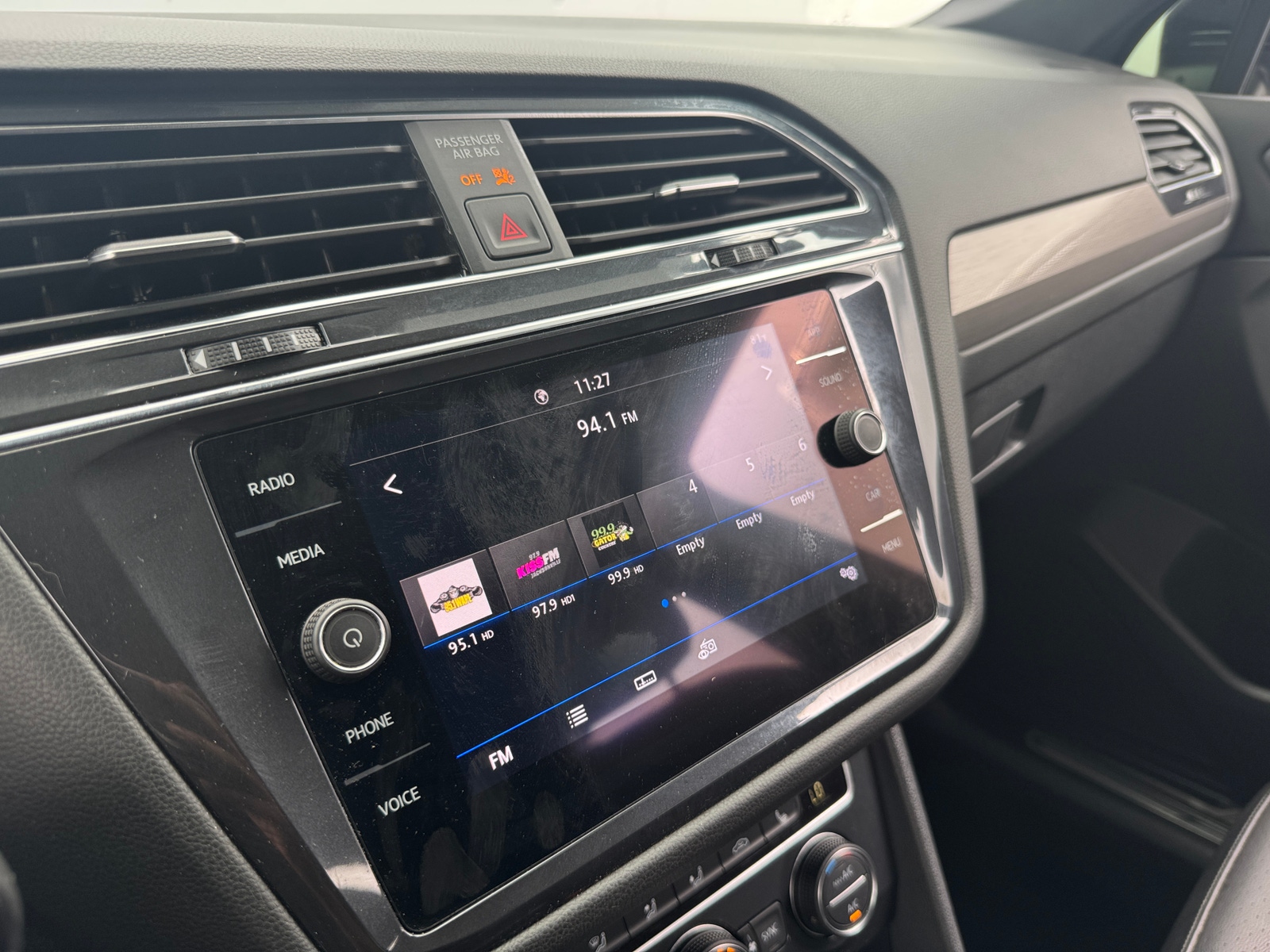 Thumbnail: 2020 Volkswagen Tiguan - 4