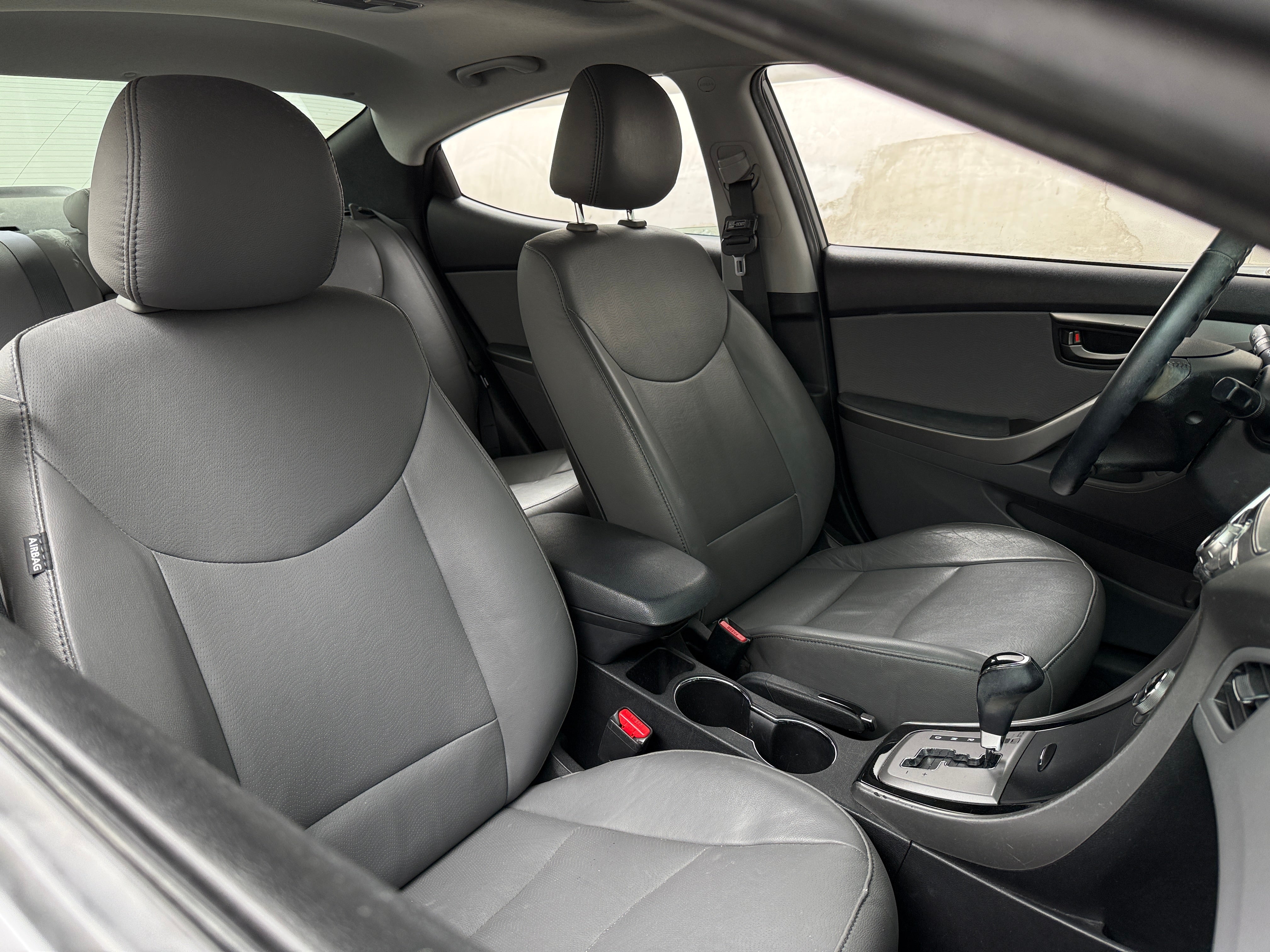 2013 Hyundai Elantra Limited - Photo 2