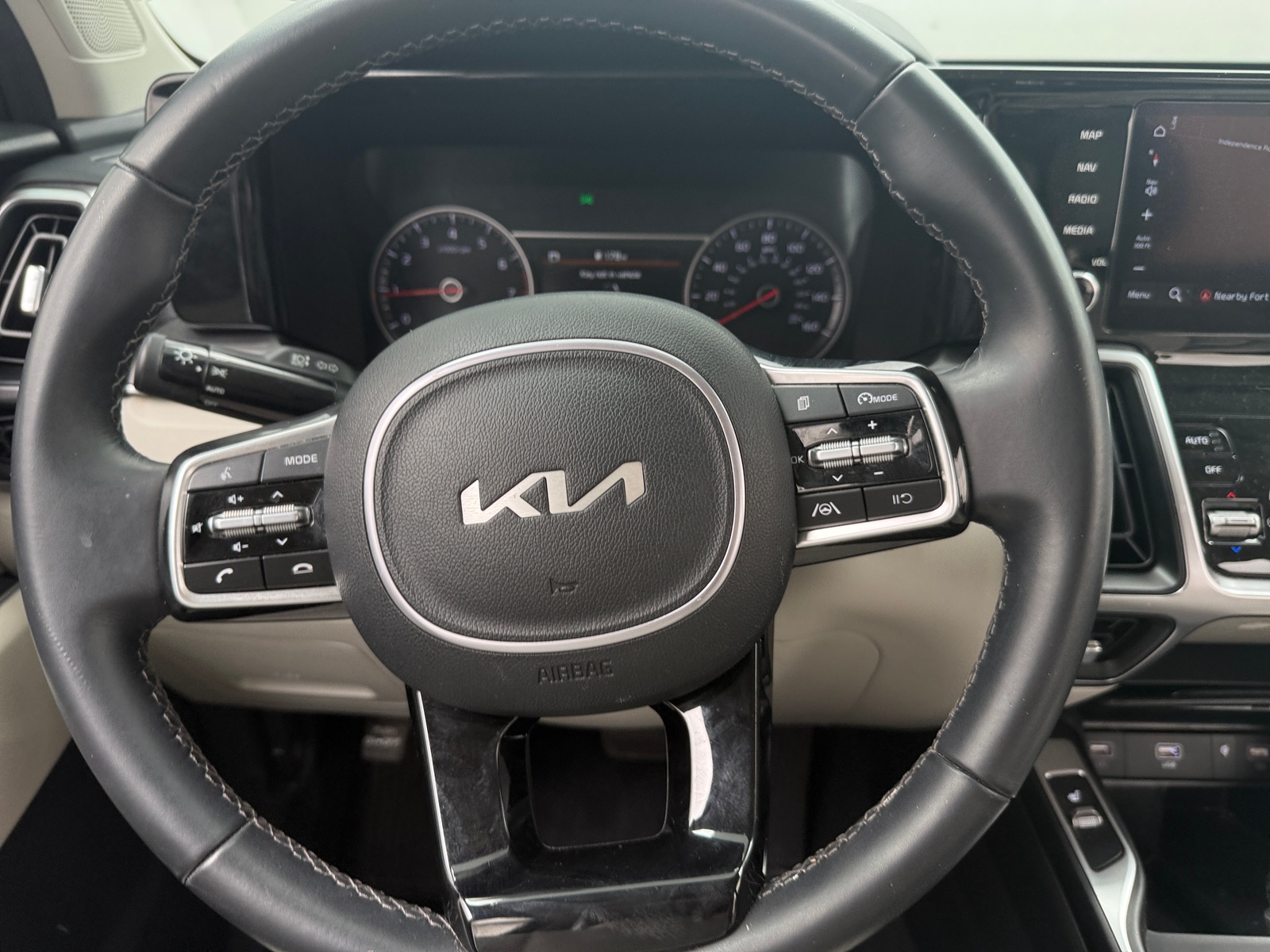 Thumbnail: 2023 Kia Sorento - 4