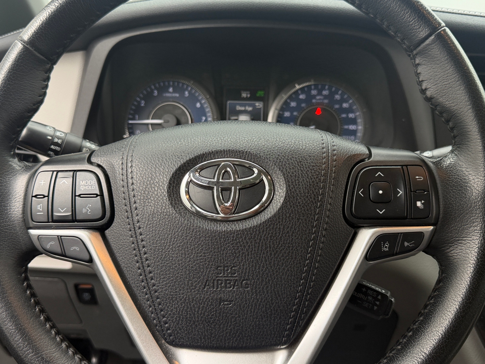 Thumbnail: 2019 Toyota Sienna - 4