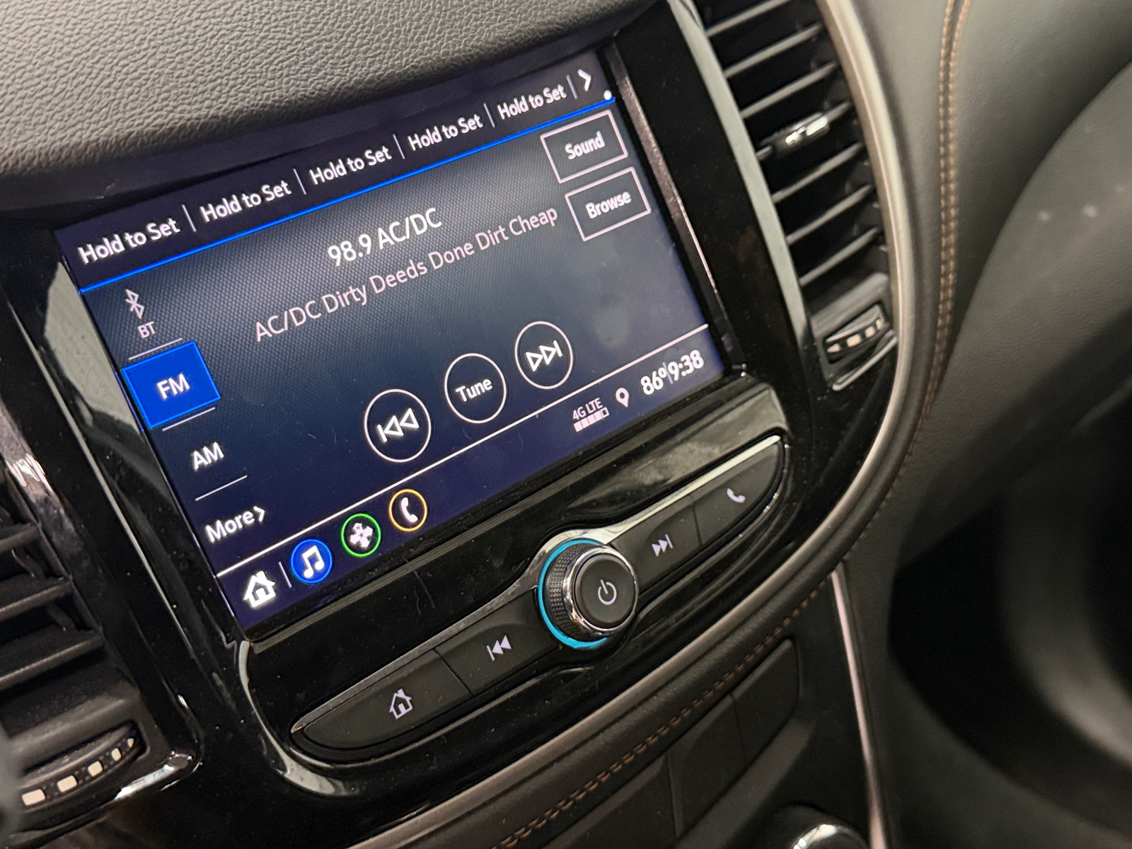 Thumbnail: 2020 Chevrolet Trax - 3