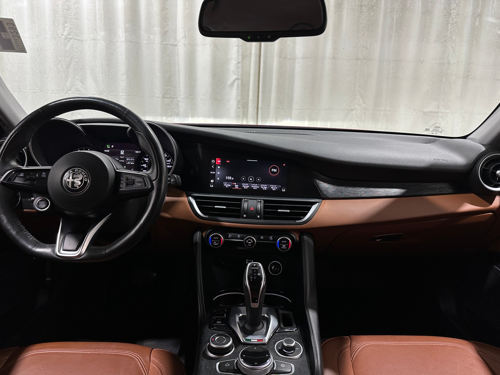 Thumbnail: 2021 Alfa Romeo Giulia - 2