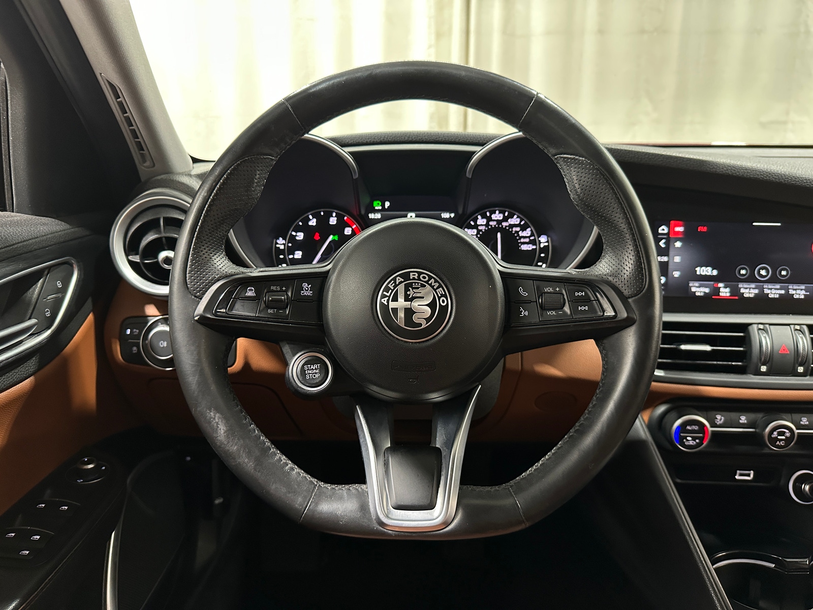 Thumbnail: 2021 Alfa Romeo Giulia - 4