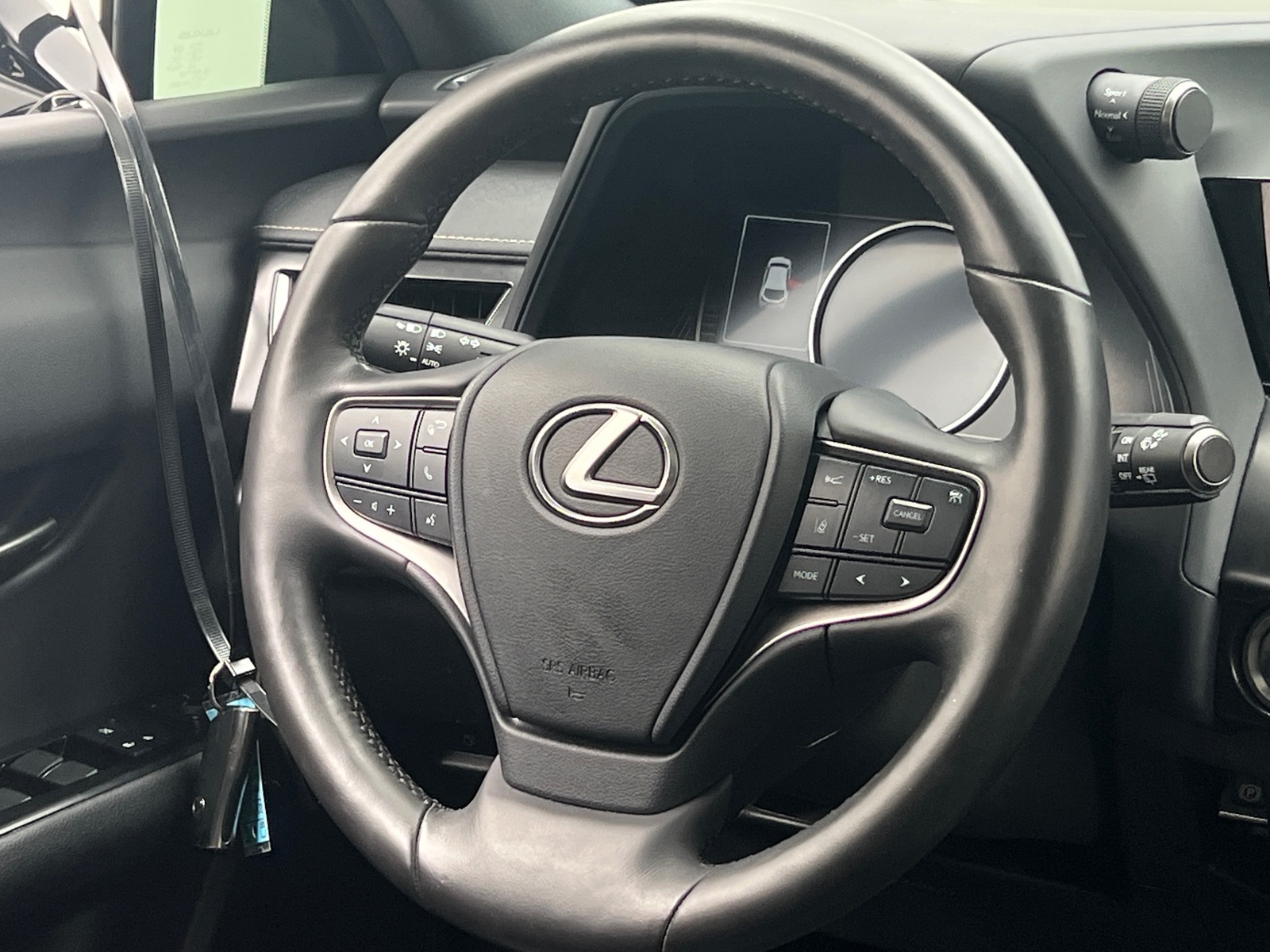 Thumbnail: 2023 Lexus UX - 4