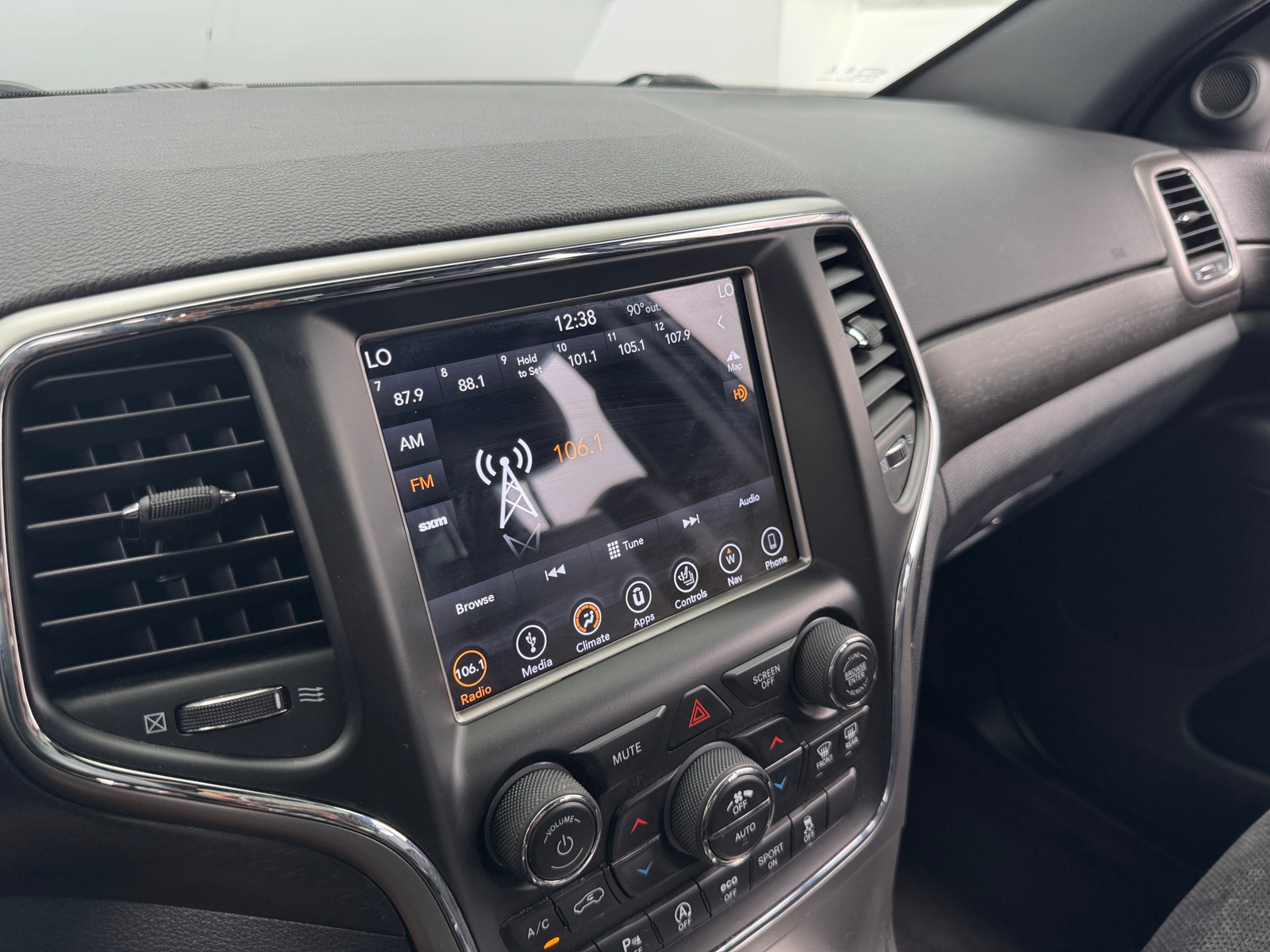 Thumbnail: 2018 Jeep Grand Cherokee - 3