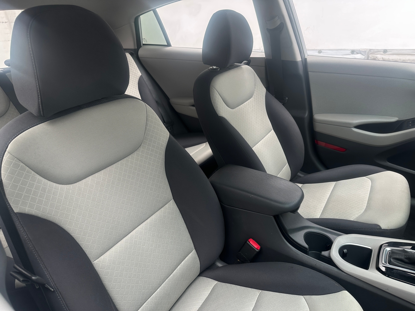Thumbnail: 2017 Hyundai Ioniq - 2