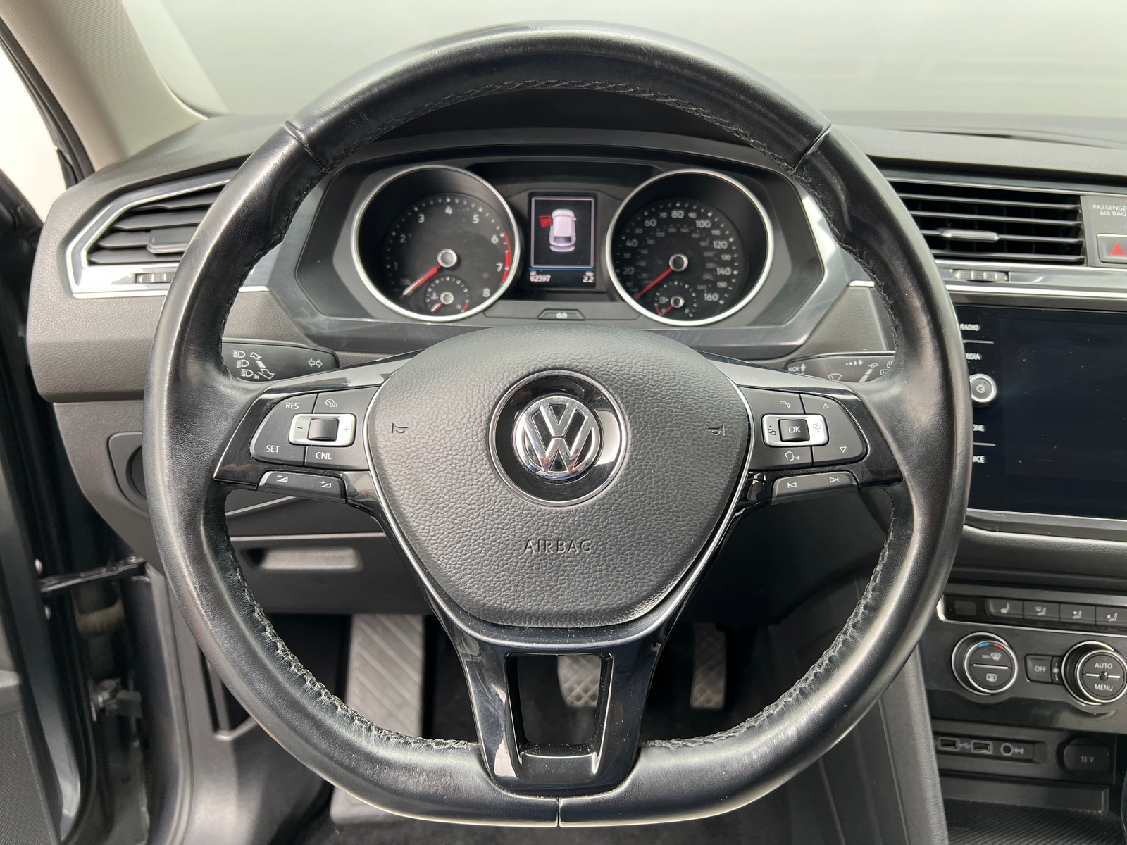 Thumbnail: 2018 Volkswagen Tiguan - 5