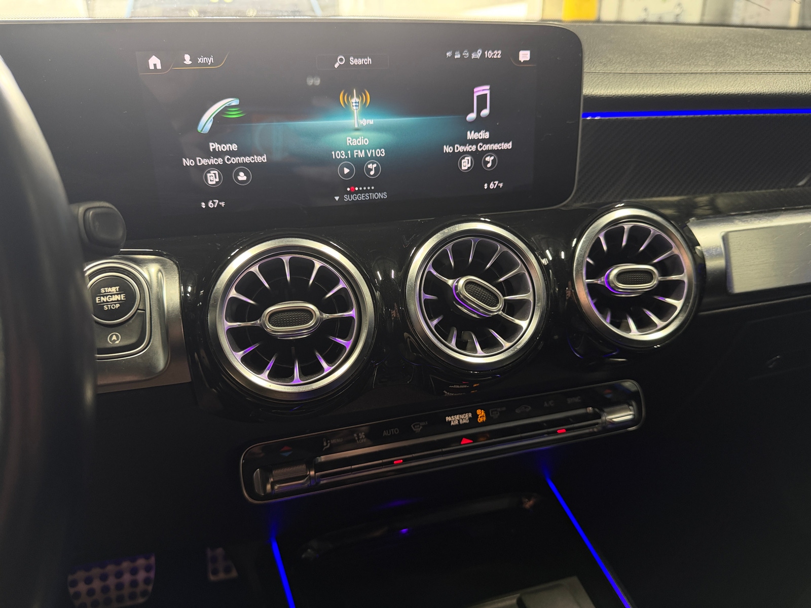 Thumbnail: 2020 Mercedes-Benz GLB - 3