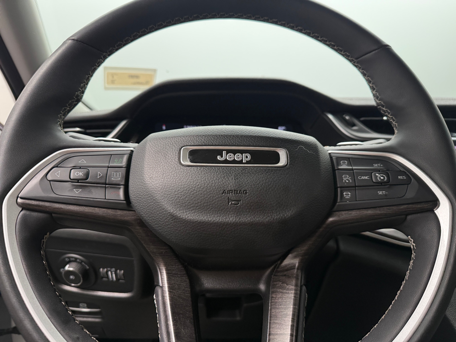 Thumbnail: 2023 Jeep Grand Cherokee L - 4