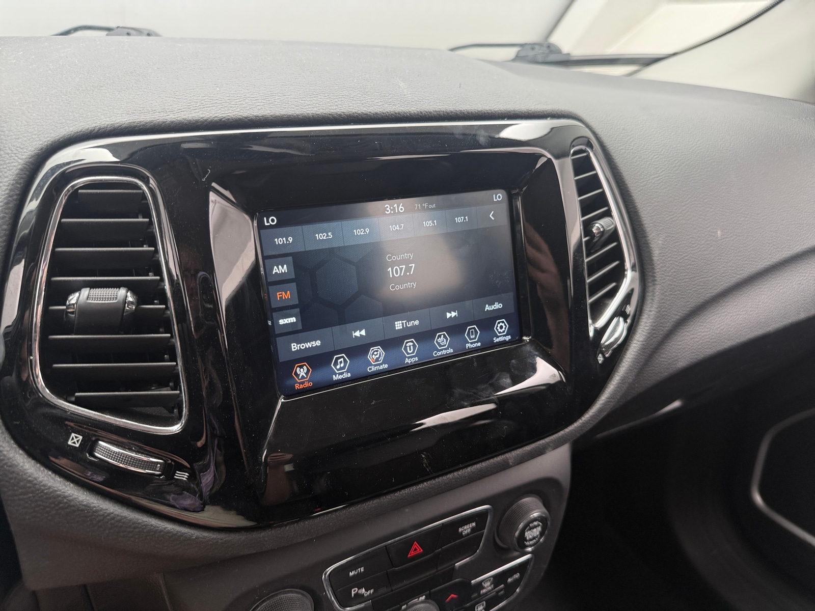 Thumbnail: 2020 Jeep Compass - 4