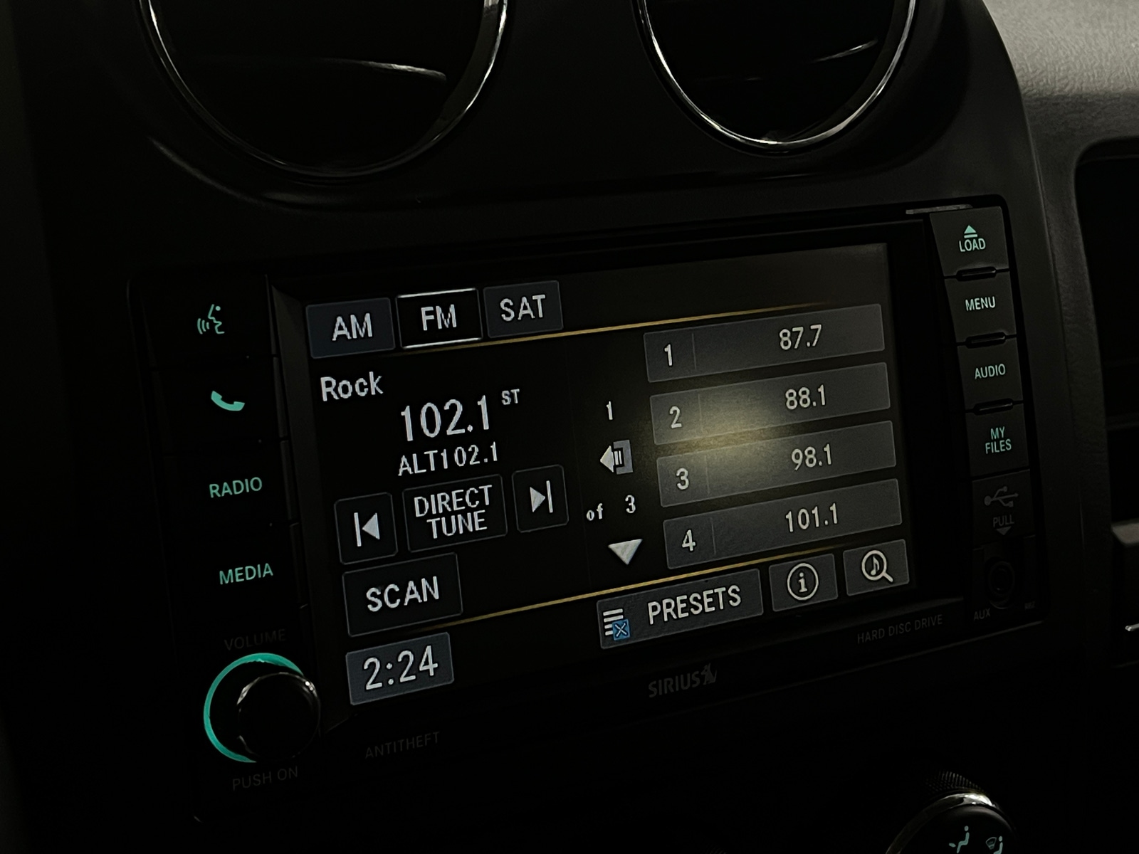 Thumbnail: 2016 Jeep Patriot - 3