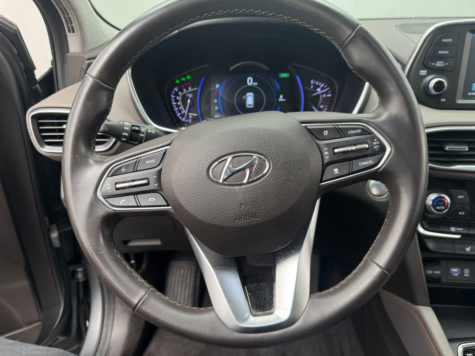 Thumbnail: 2019 Hyundai Santa Fe - 4