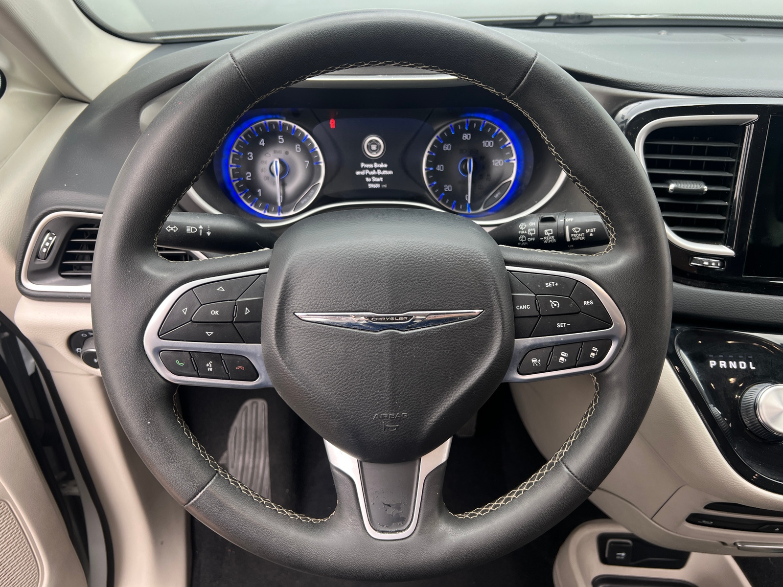 Thumbnail: 2022 Chrysler Pacifica - 4