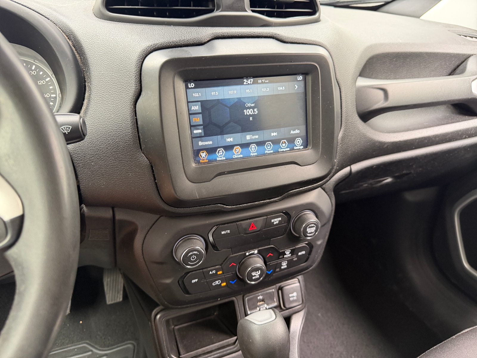 Thumbnail: 2019 Jeep Renegade - 4