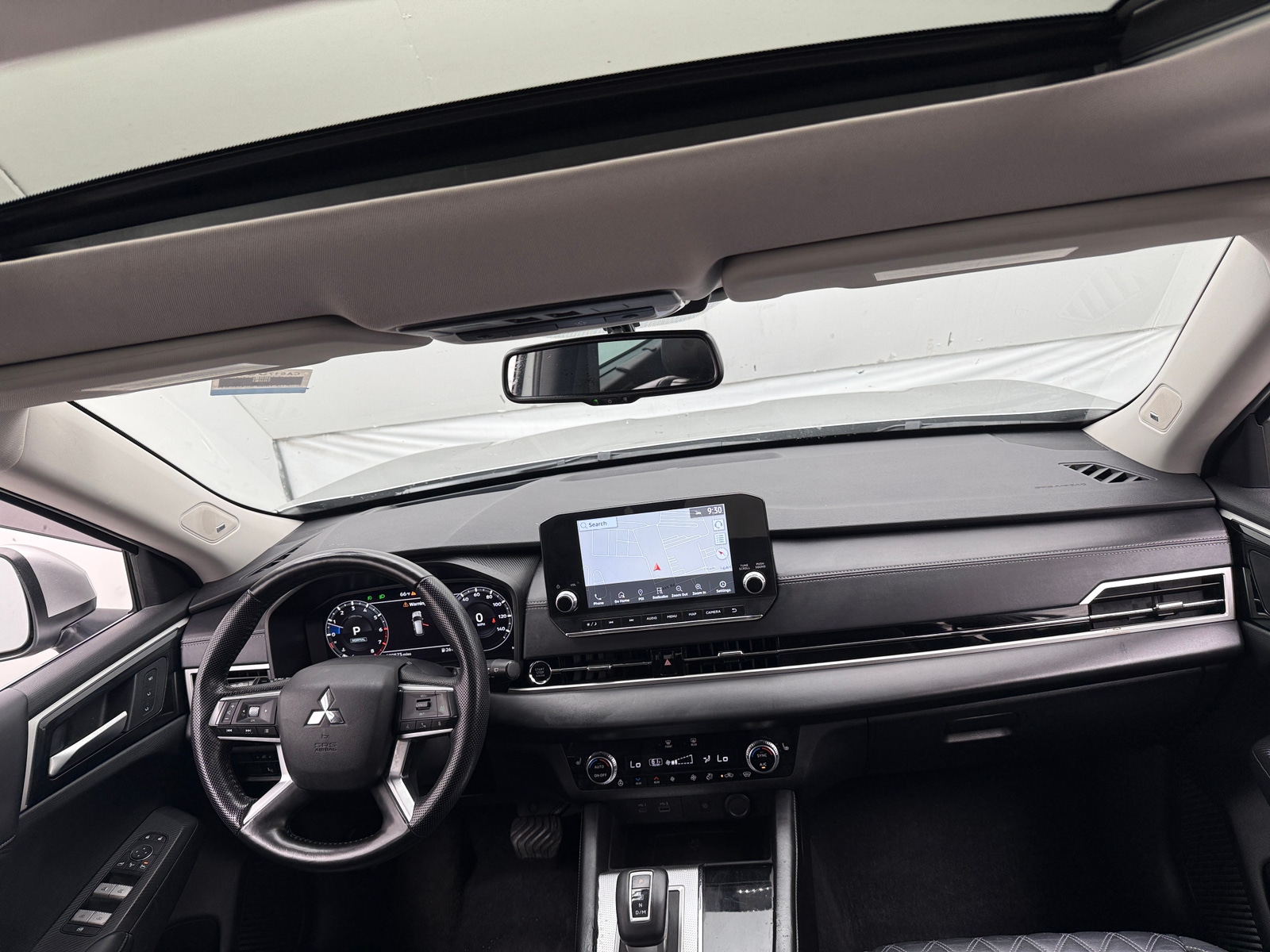 Thumbnail: 2023 Mitsubishi Outlander - 3