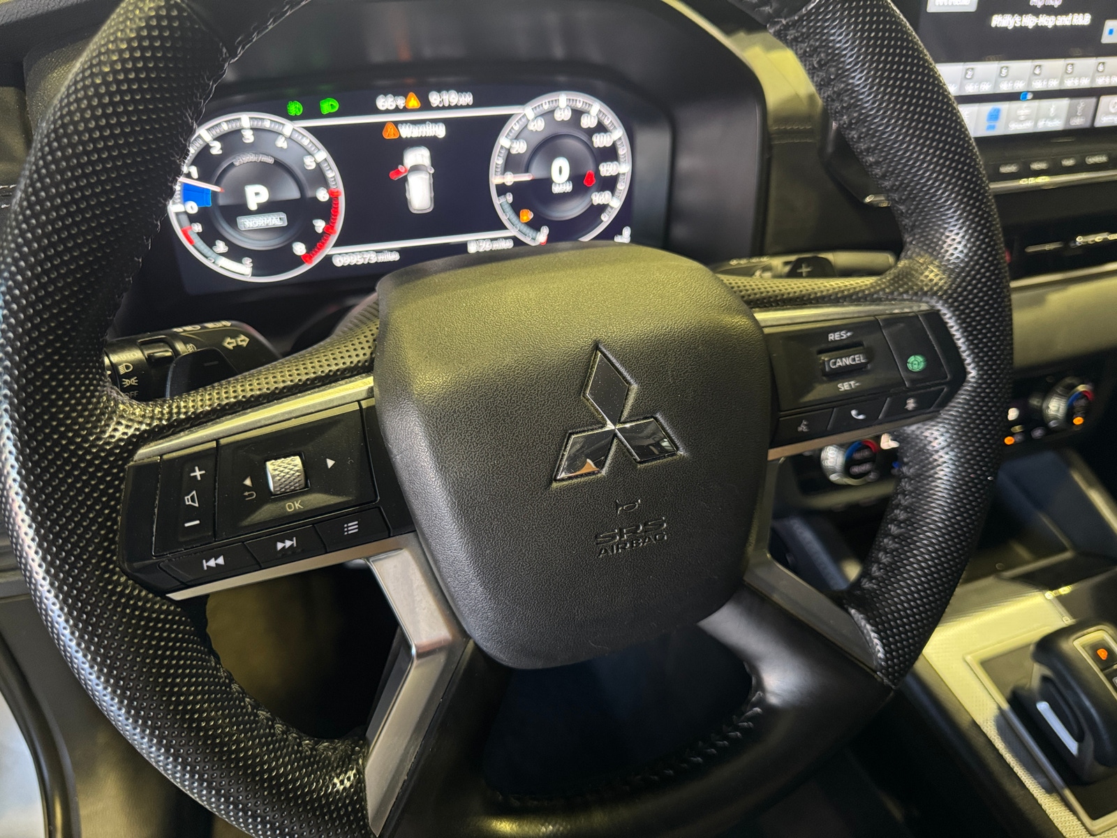 Thumbnail: 2023 Mitsubishi Outlander - 5
