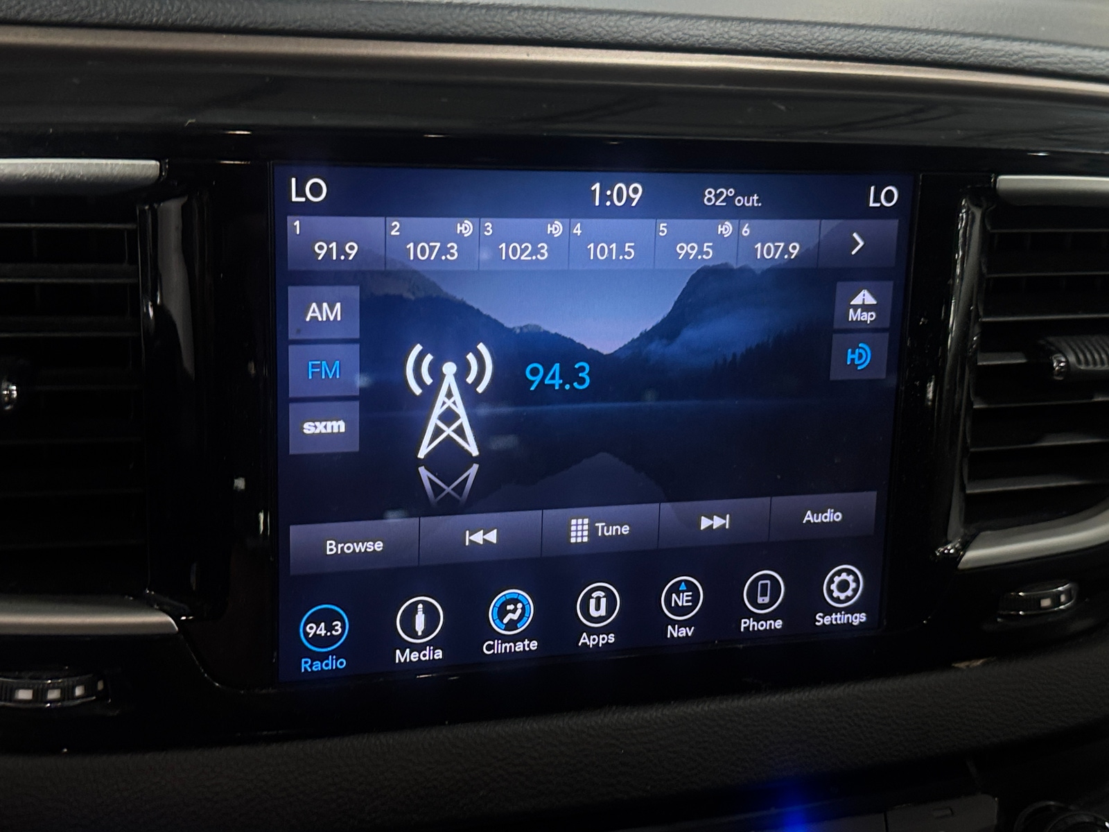 Thumbnail: 2019 Chrysler Pacifica - 4
