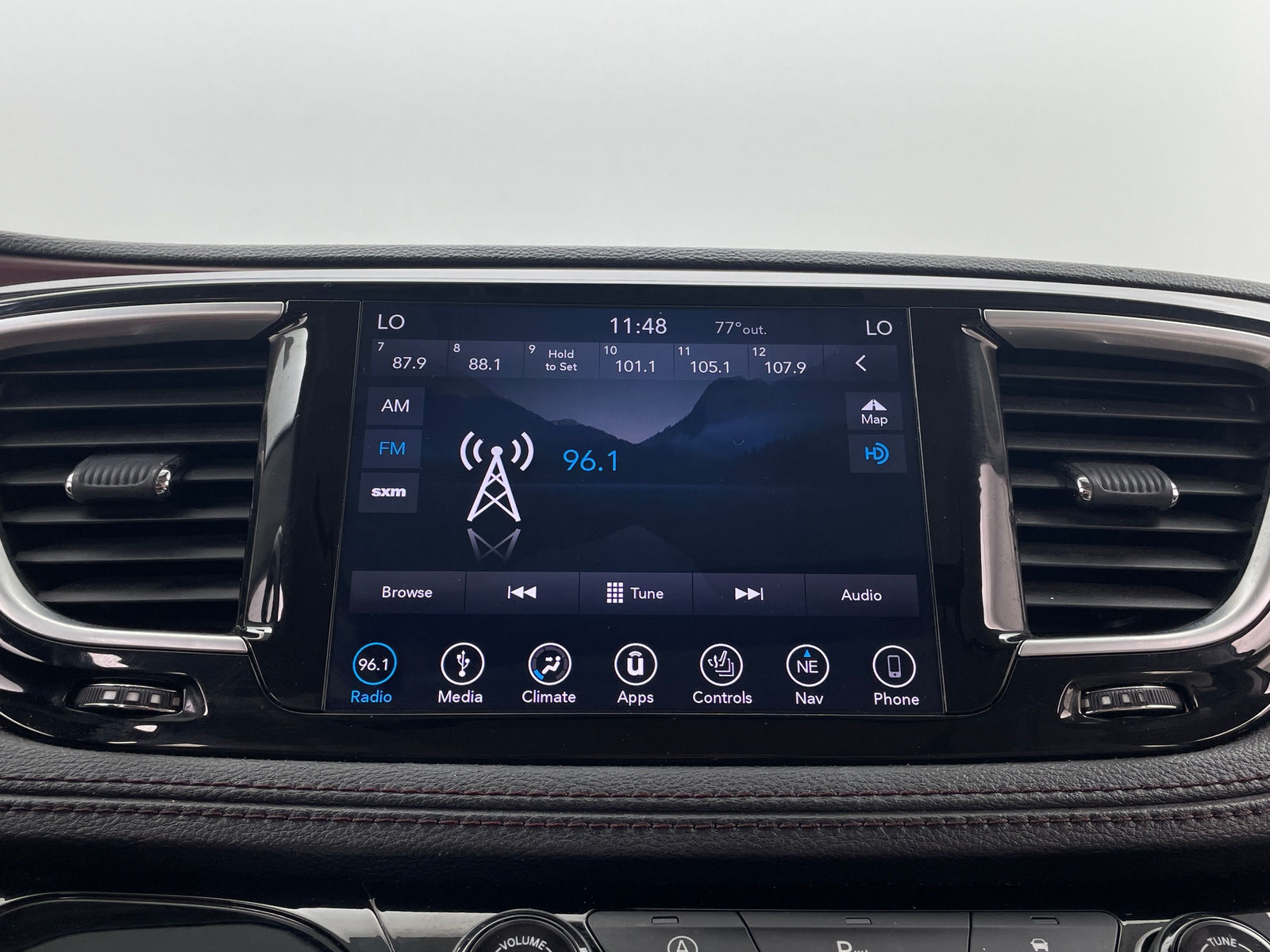 Thumbnail: 2019 Chrysler Pacifica - 3