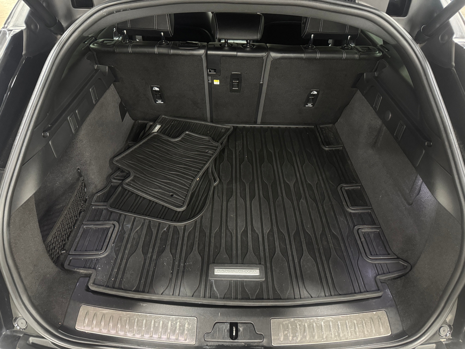Thumbnail: 2022 Land Rover Range Rover Velar - 6