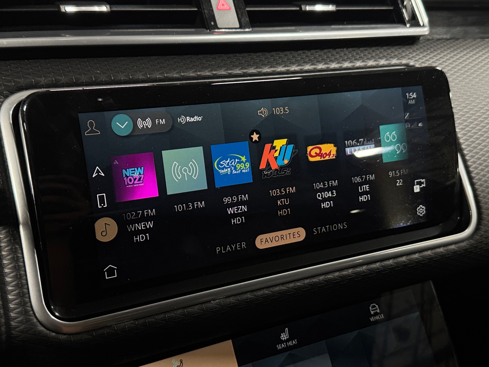 Thumbnail: 2022 Land Rover Range Rover Velar - 3