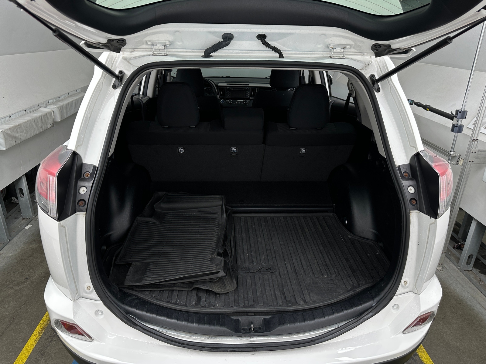 Thumbnail: 2018 Toyota RAV4 - 7